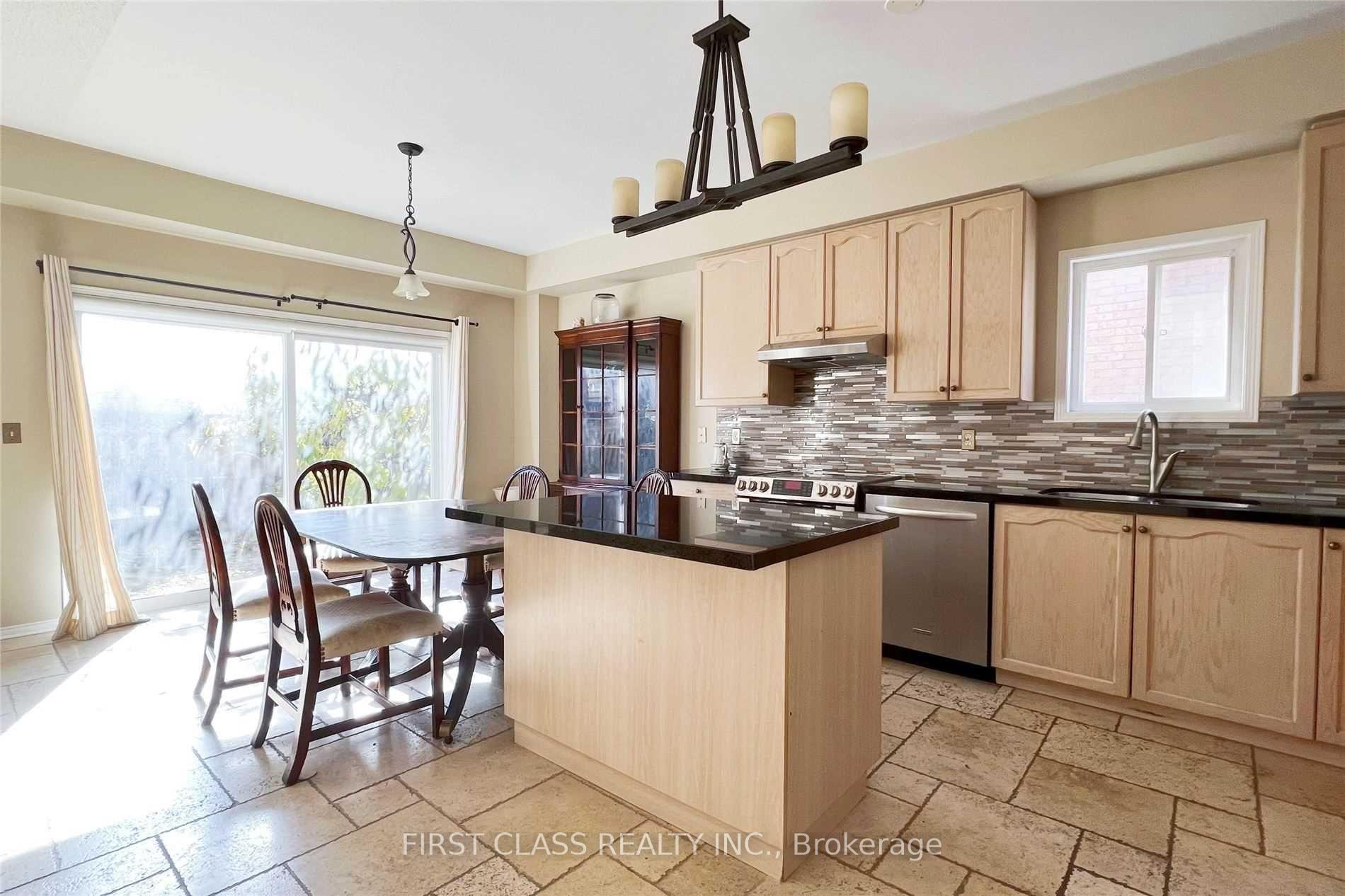 Photo 3 of 42 Madison Height Boulevard, Markham, Berczy — HOMEH