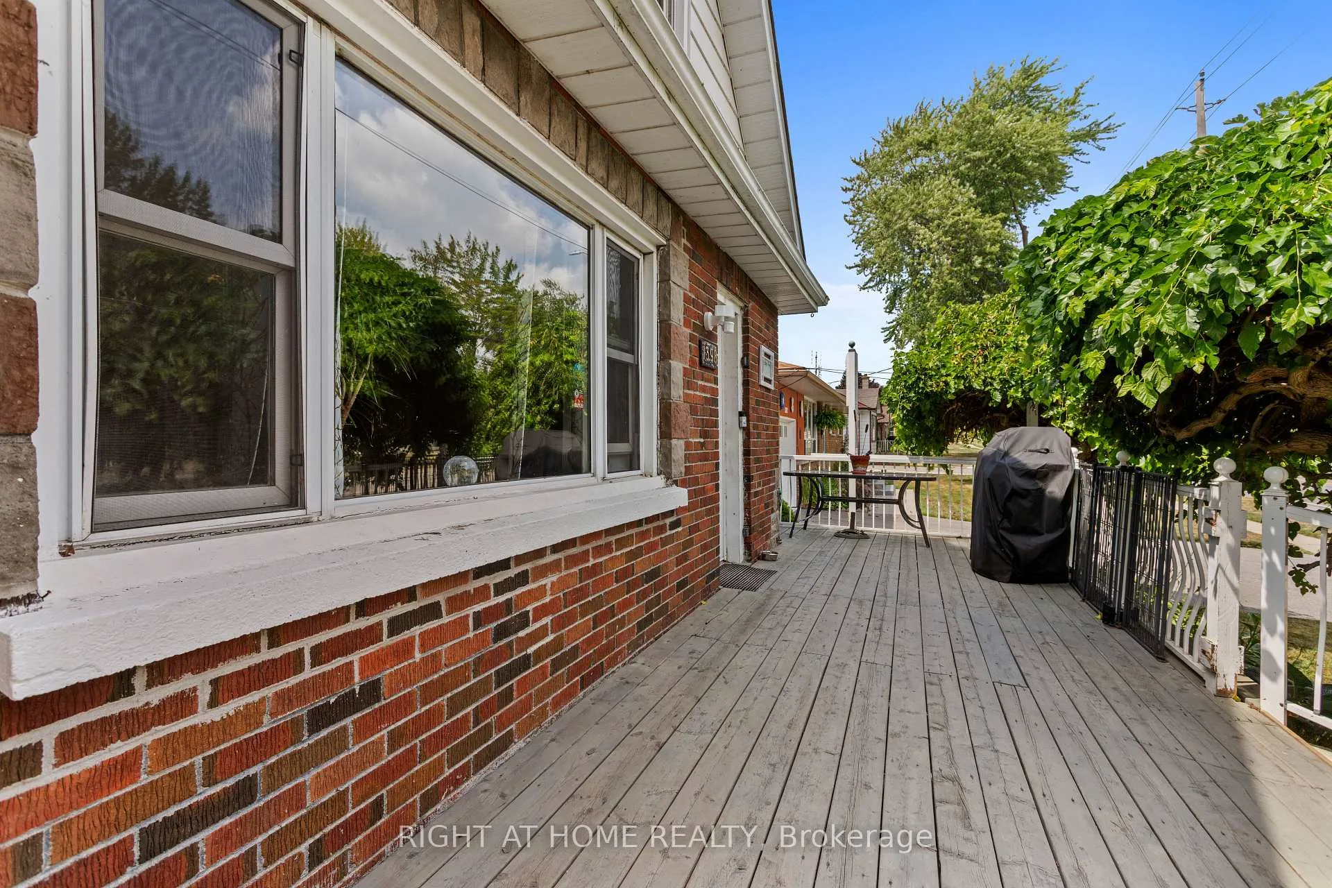 Photo 2 of 1398 Simcoe Street S, Oshawa, Lakeview — HOMEH
