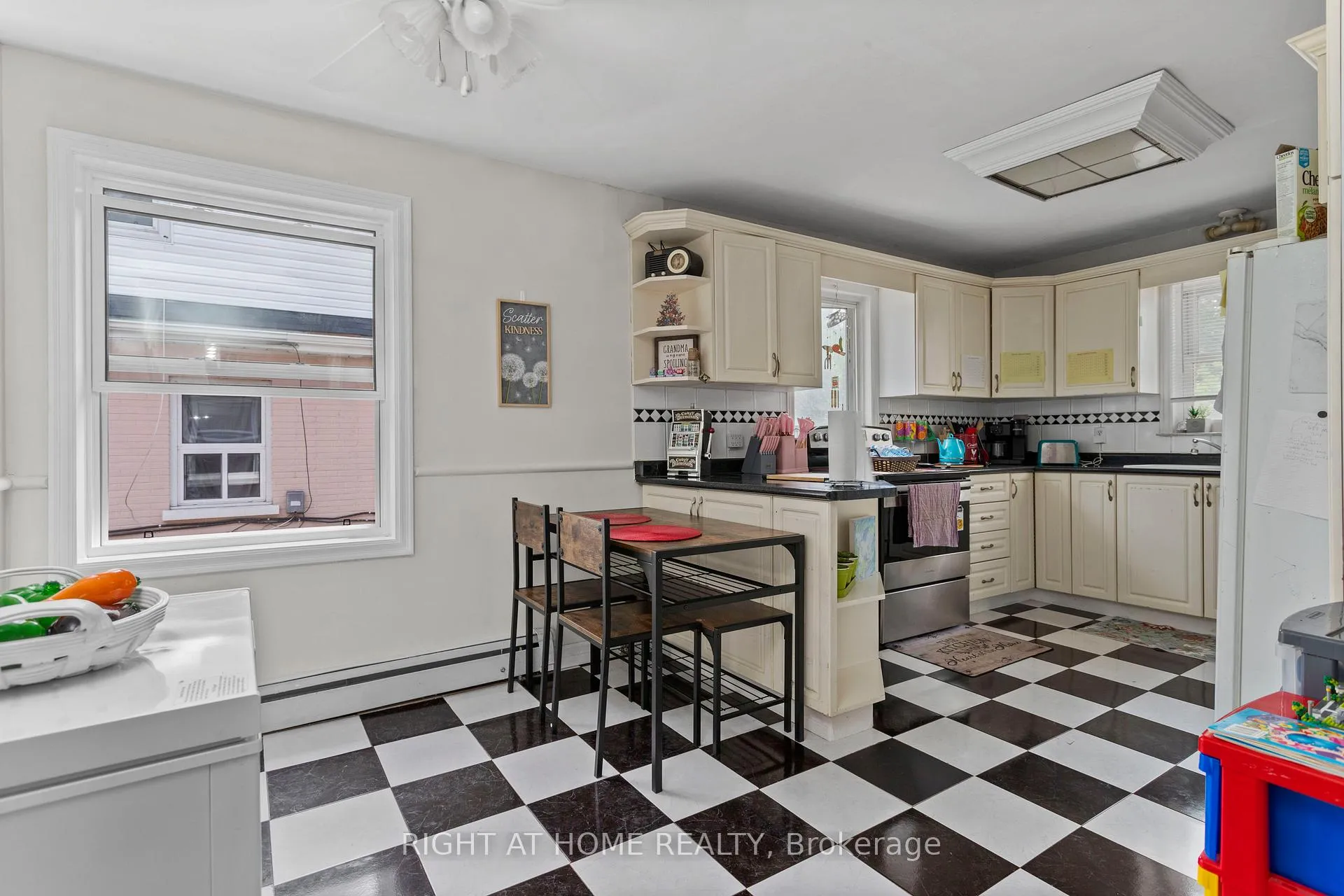 Photo 3 of 1398 Simcoe Street S, Oshawa, Lakeview — HOMEH