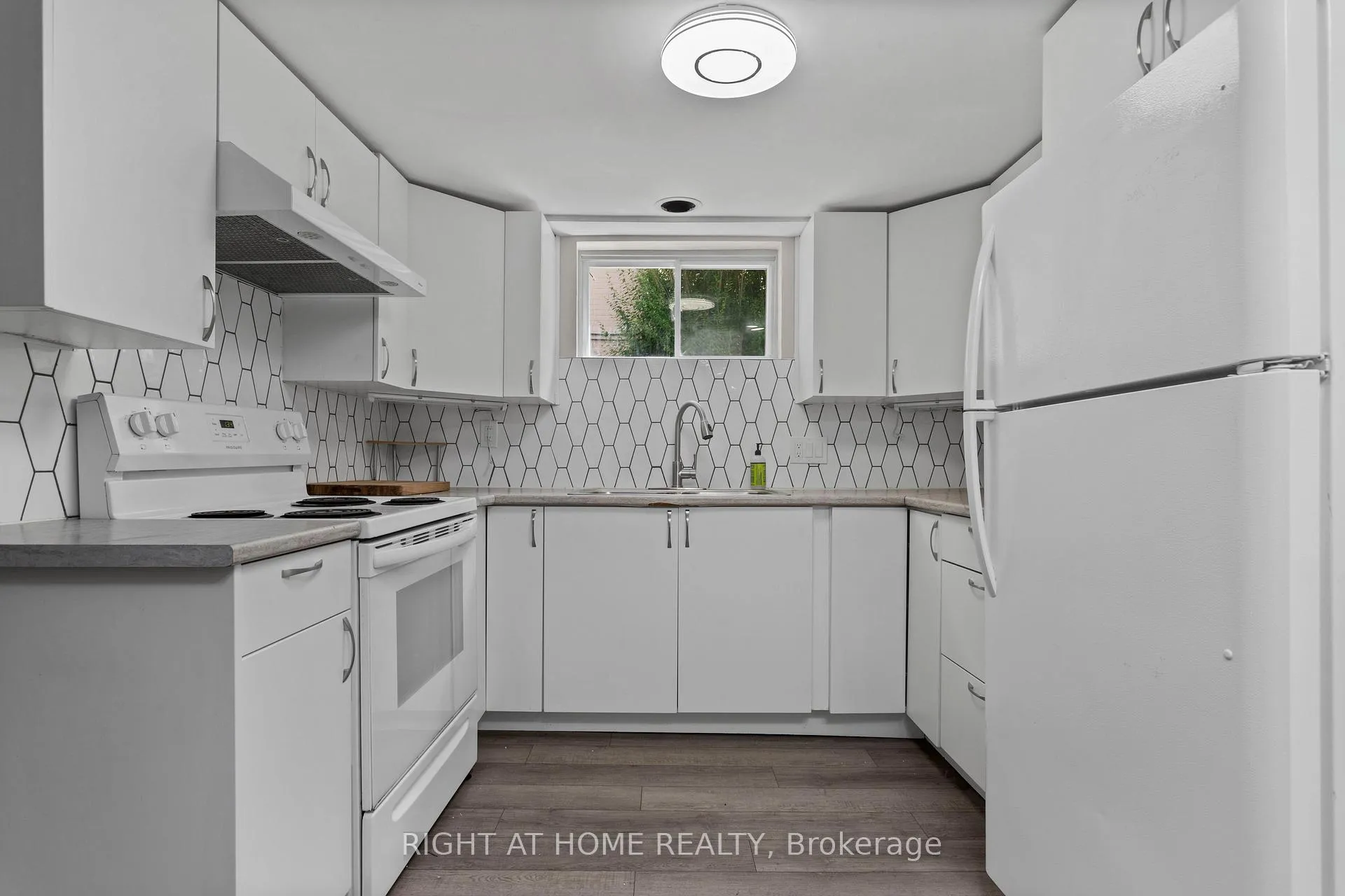 Photo 5 of 1398 Simcoe Street S, Oshawa, Lakeview — HOMEH