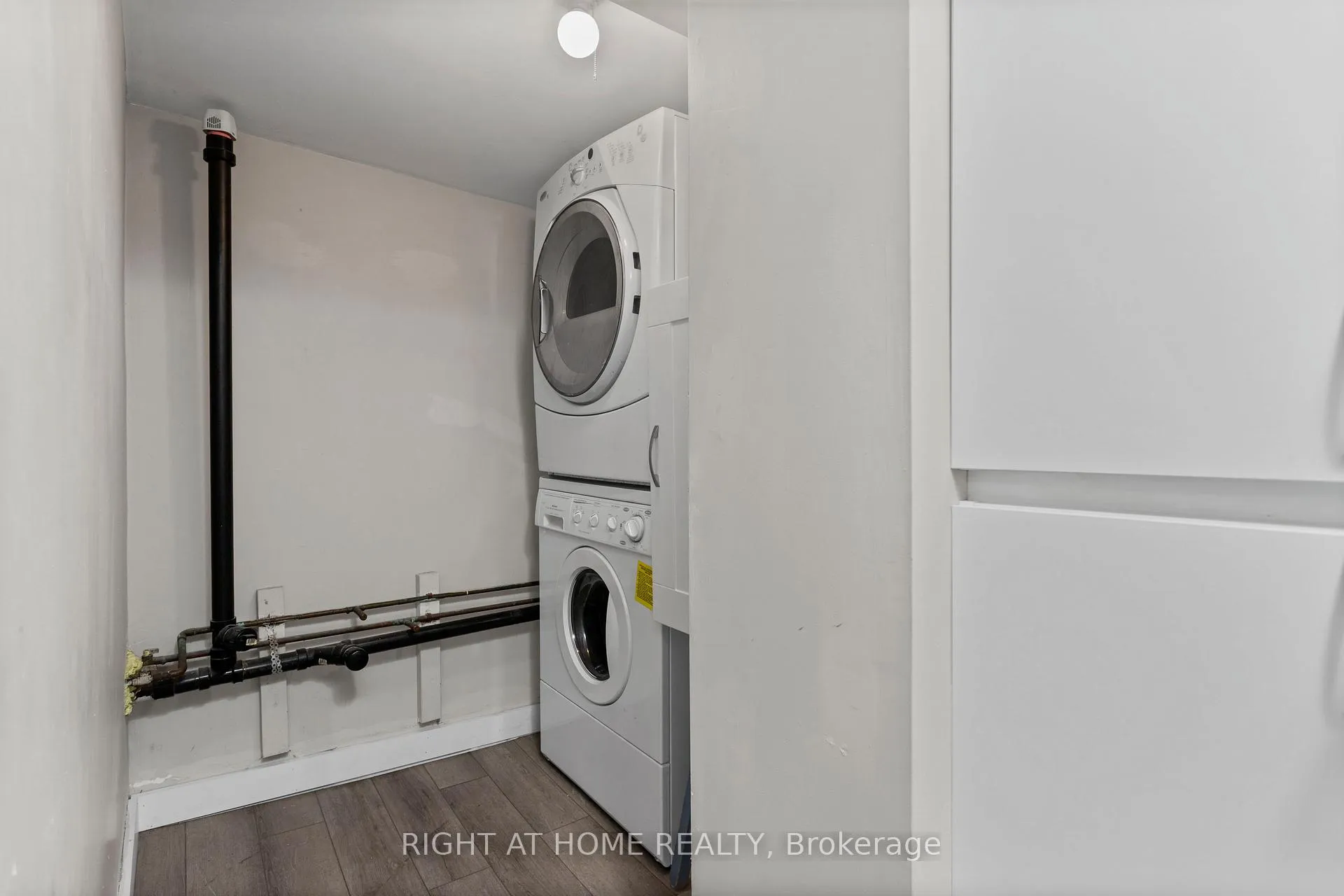 Photo 8 of 1398 Simcoe Street S, Oshawa, Lakeview — HOMEH