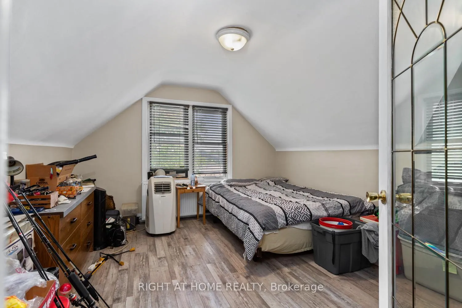 Photo 9 of 1398 Simcoe Street S, Oshawa, Lakeview — HOMEH