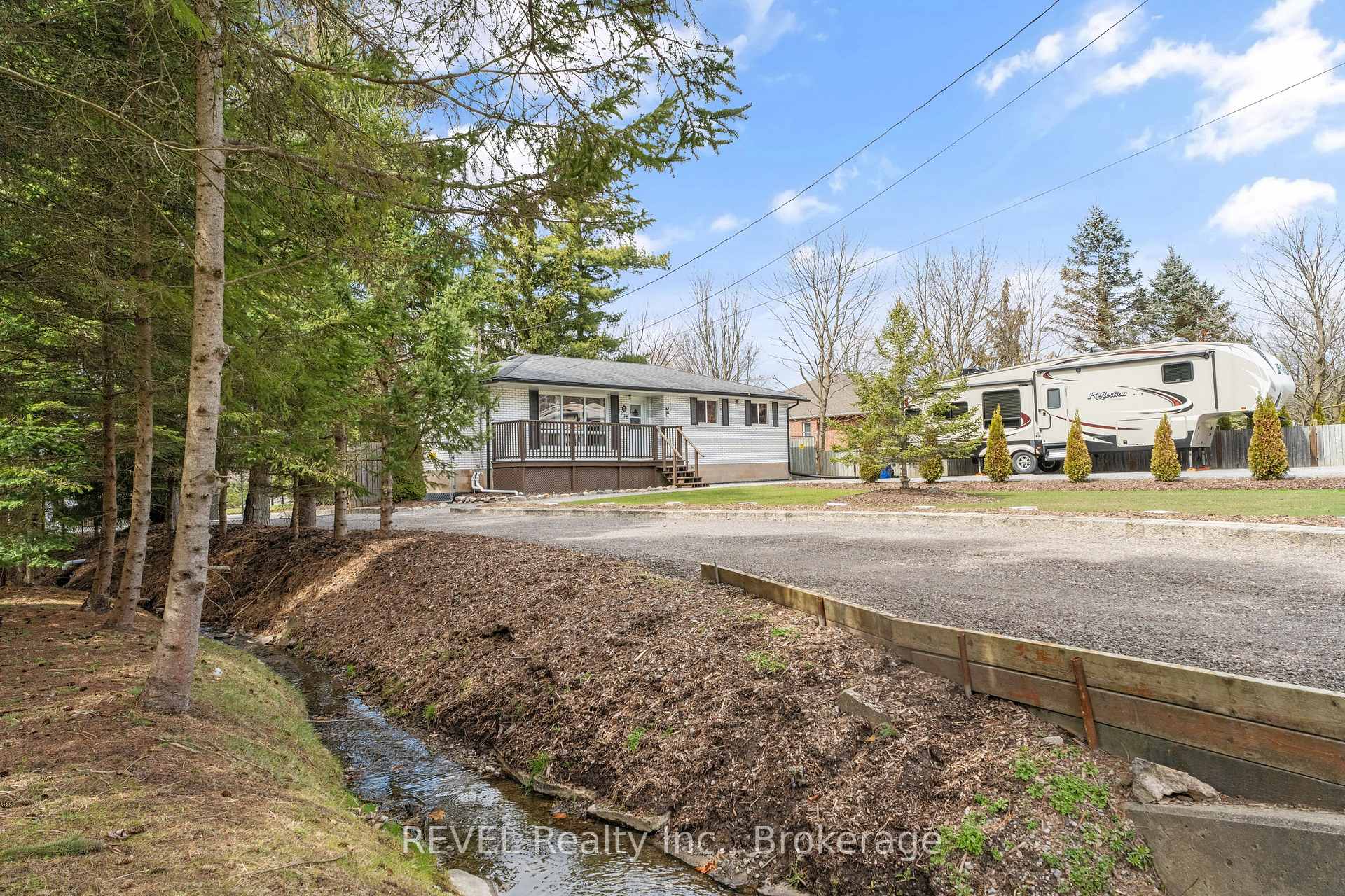 Photo 5 of 1226 Maple Street, Pelham, Fenwick — HOMEH