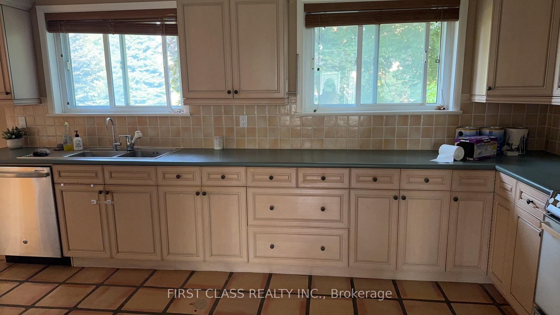 Photo 4 of 23 Oakcrest Avenue, Markham, Village Green-South Unionville — HOMEH
