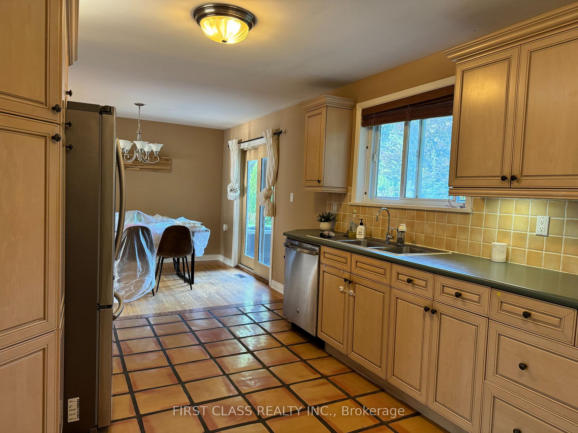 Photo 5 of 23 Oakcrest Avenue, Markham, Village Green-South Unionville — HOMEH