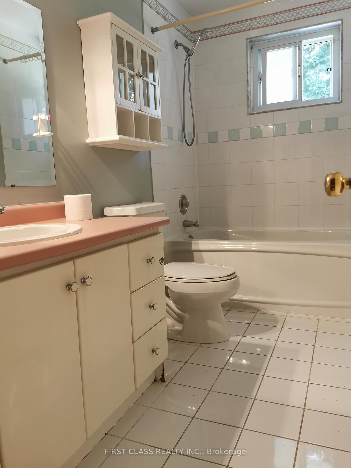 Photo 10 of 23 Oakcrest Avenue, Markham, Village Green-South Unionville — HOMEH