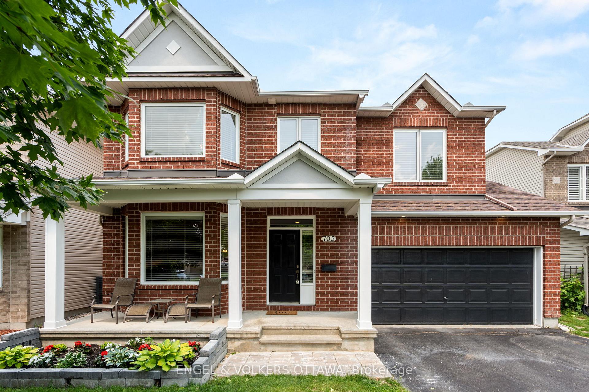 Front of 705 Larcastle Circle