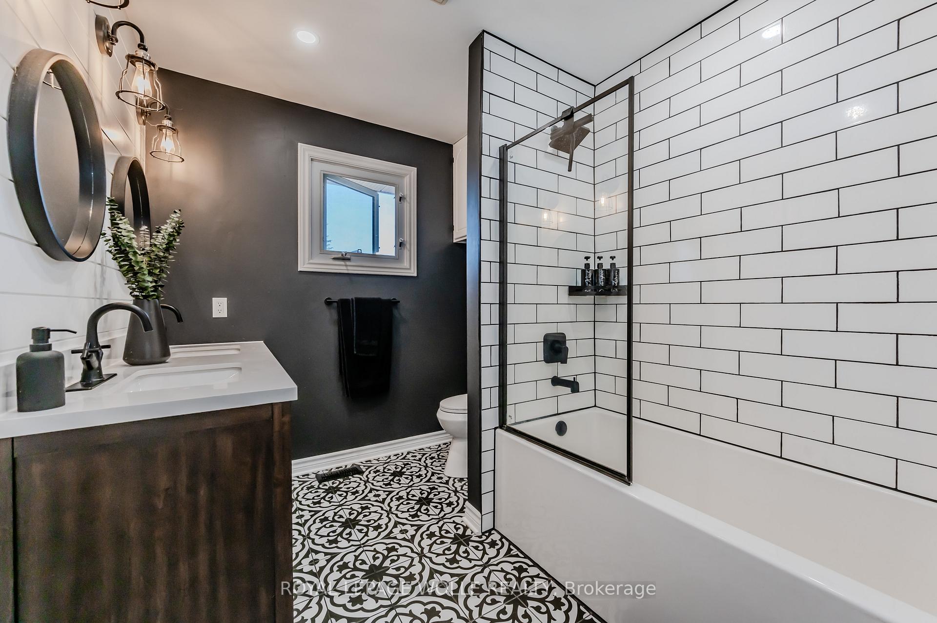 Photo 17 of 769 John Street W, North Perth, Listowel — HOMEH