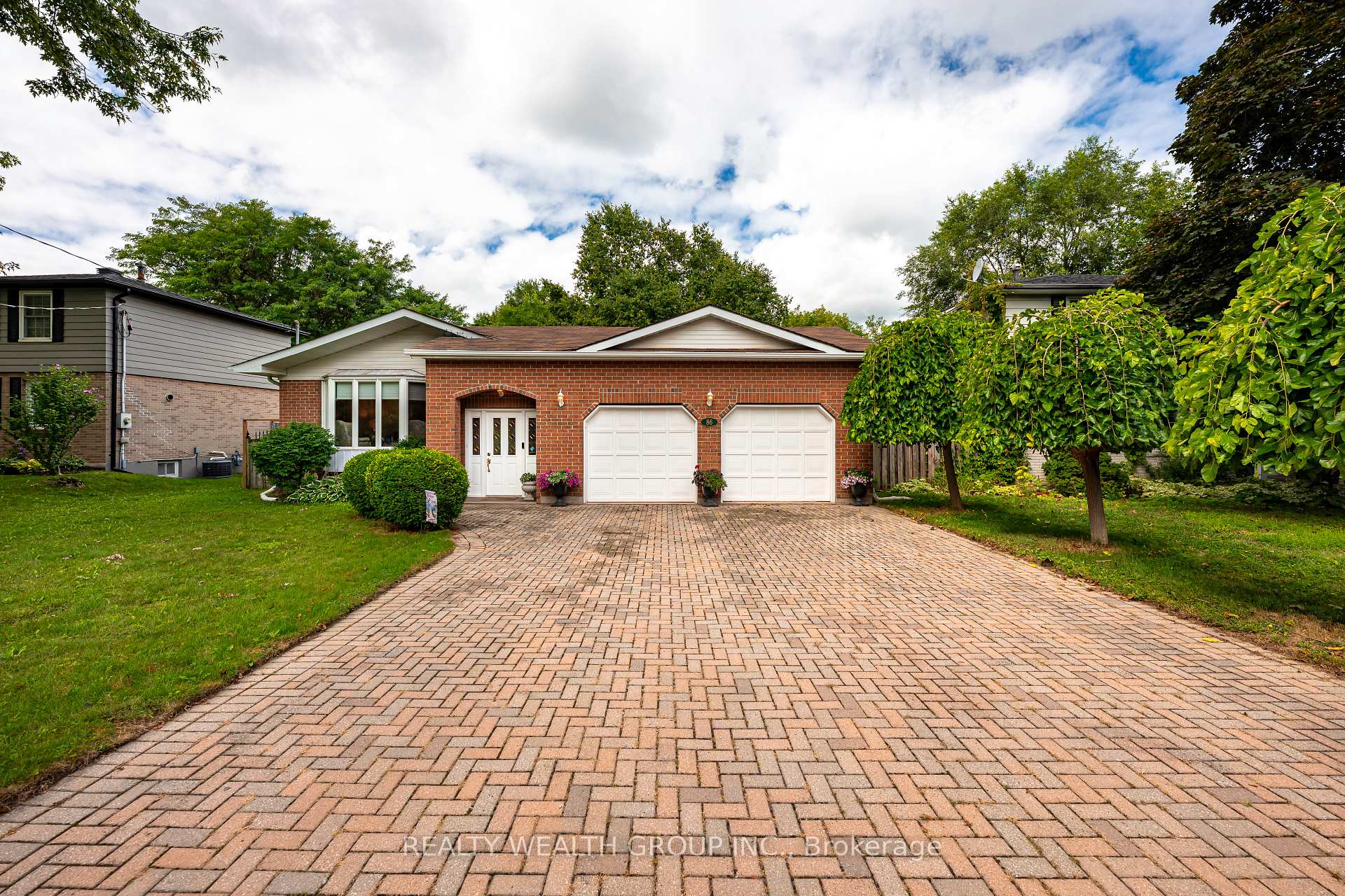 Photo 3 of 86 Alexander Road W, Newmarket, Gorham-College Manor — HOMEH