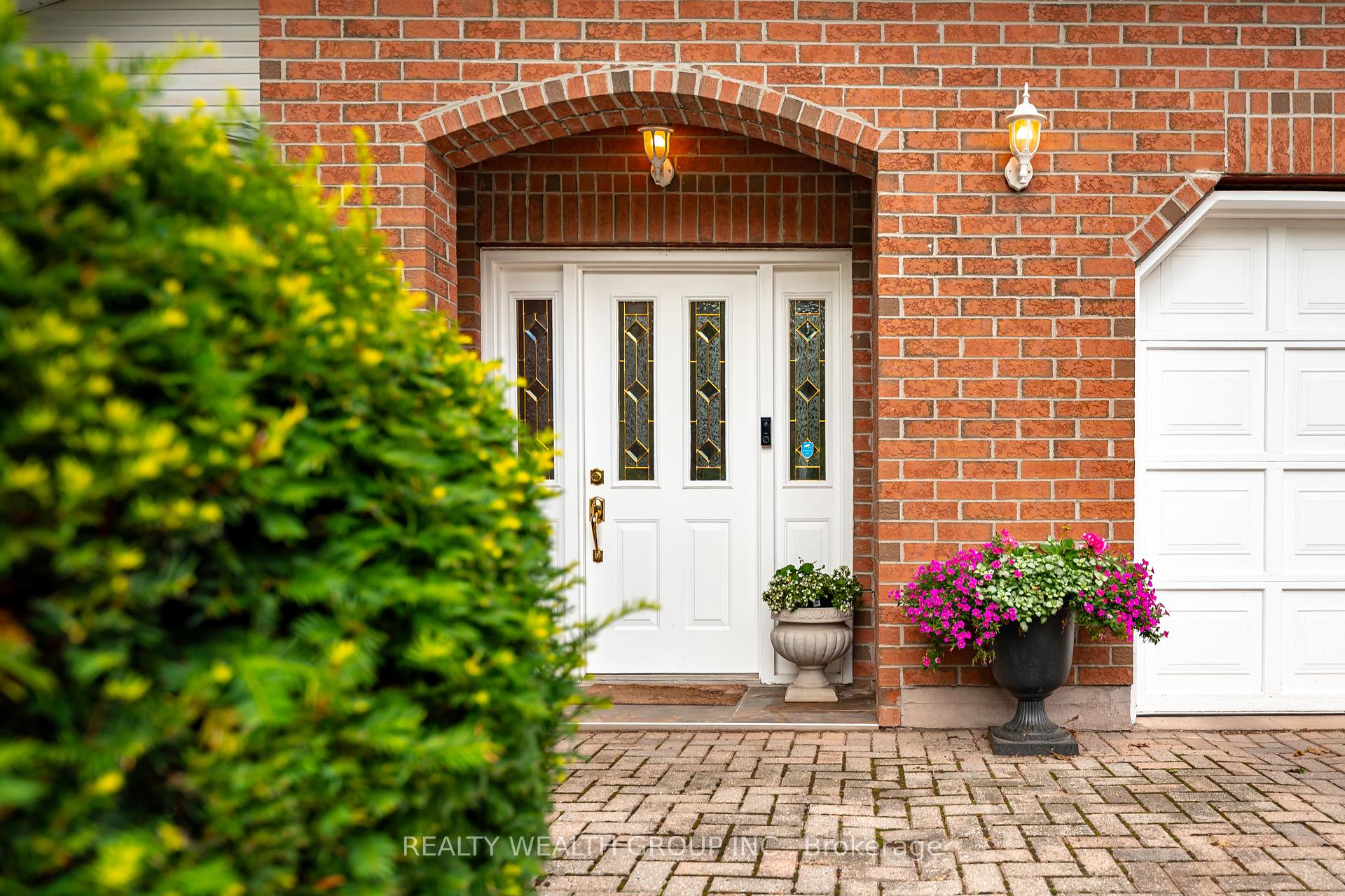 Photo 5 of 86 Alexander Road W, Newmarket, Gorham-College Manor — HOMEH