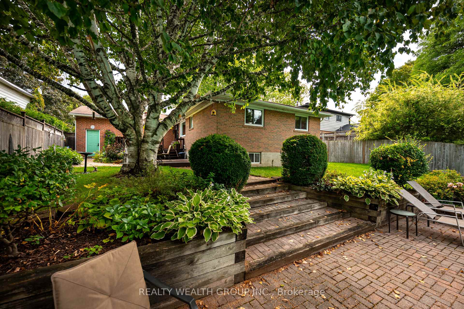 Photo 9 of 86 Alexander Road W, Newmarket, Gorham-College Manor — HOMEH