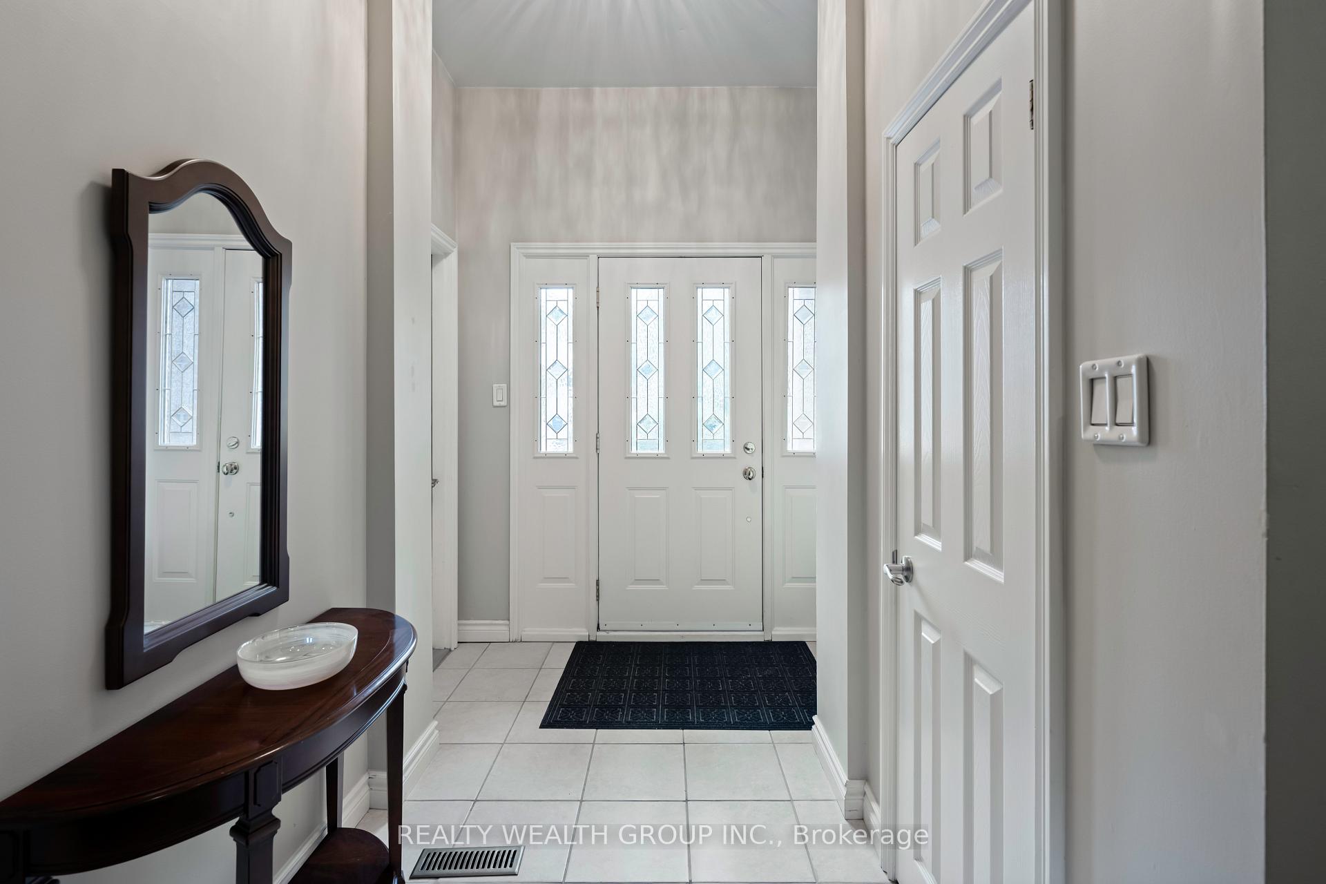 Photo 13 of 86 Alexander Road W, Newmarket, Gorham-College Manor — HOMEH