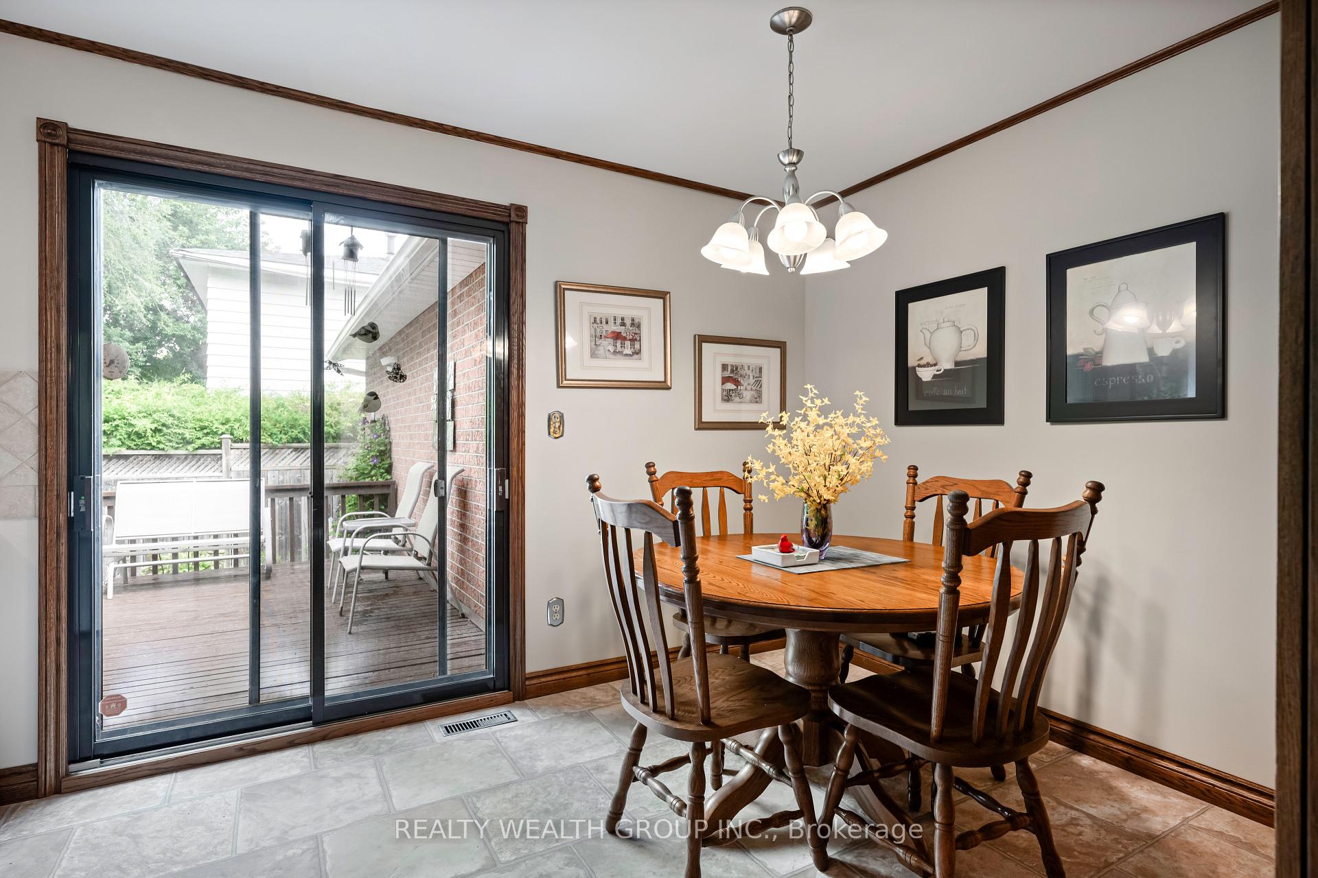 Photo 23 of 86 Alexander Road W, Newmarket, Gorham-College Manor — HOMEH