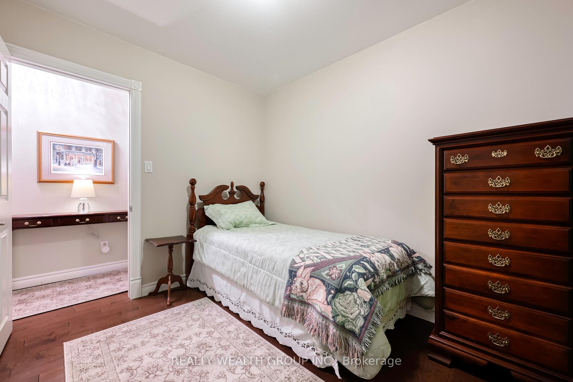 Photo 24 of 86 Alexander Road W, Newmarket, Gorham-College Manor — HOMEH