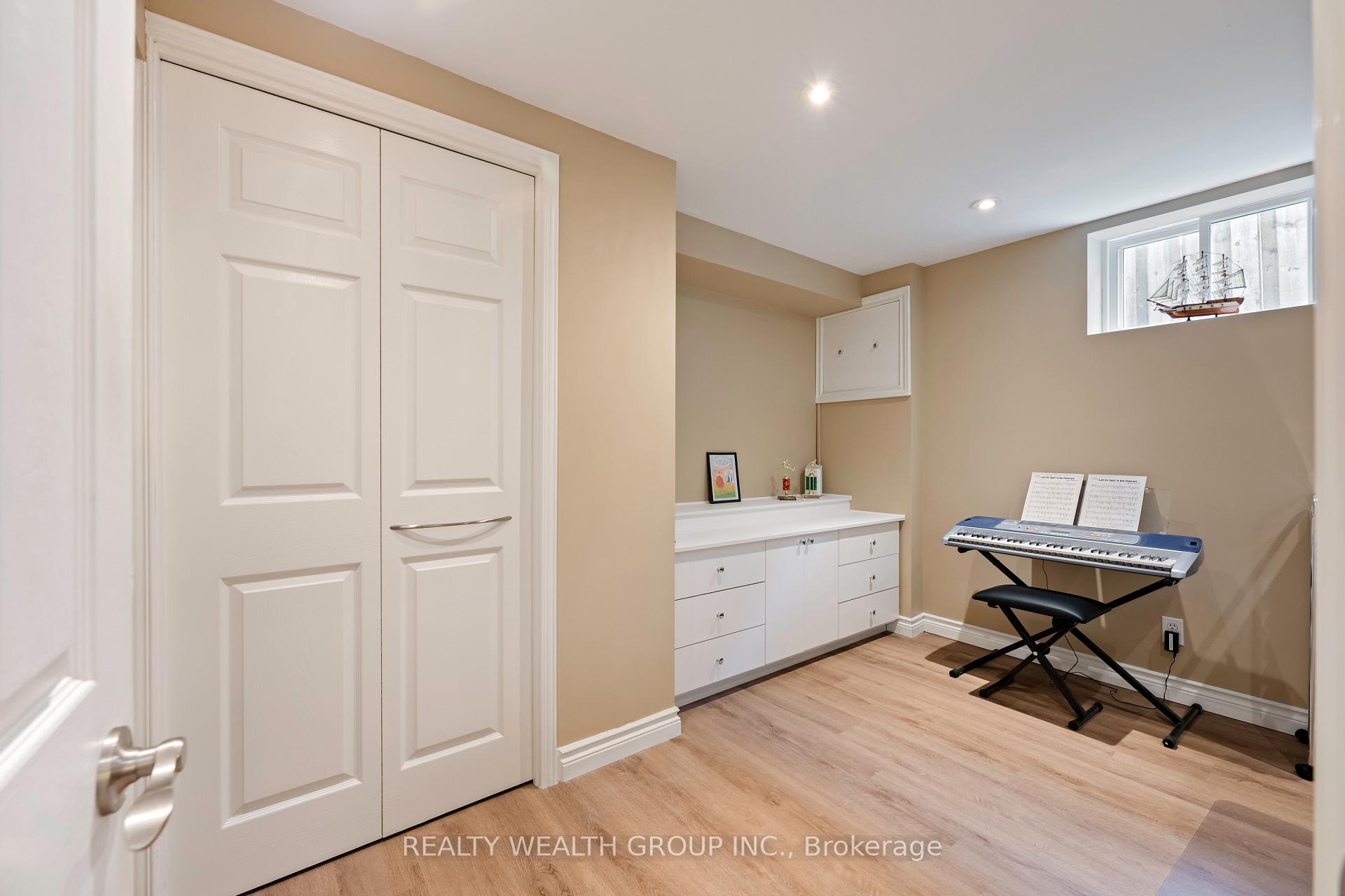 Photo 30 of 86 Alexander Road W, Newmarket, Gorham-College Manor — HOMEH