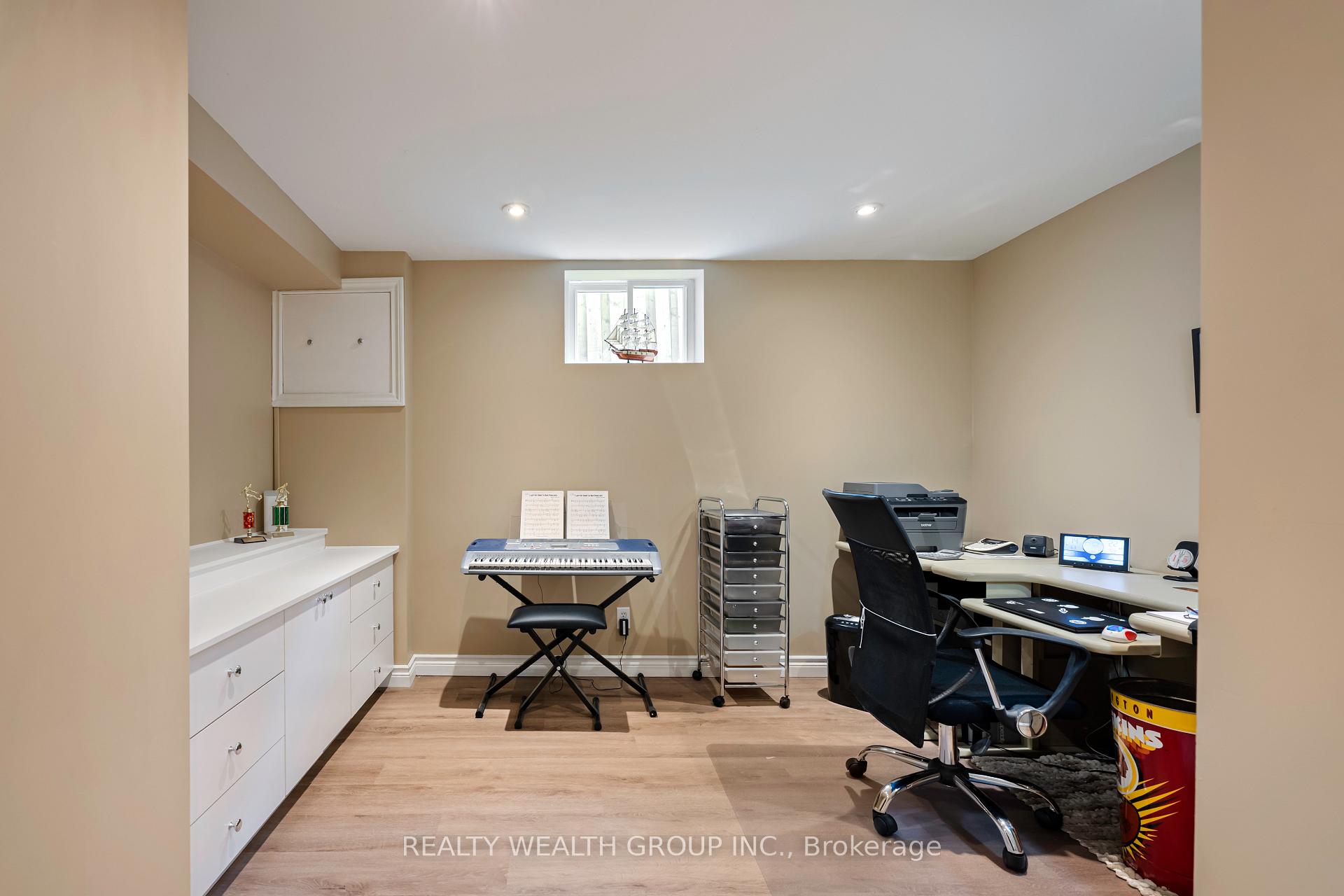Photo 31 of 86 Alexander Road W, Newmarket, Gorham-College Manor — HOMEH