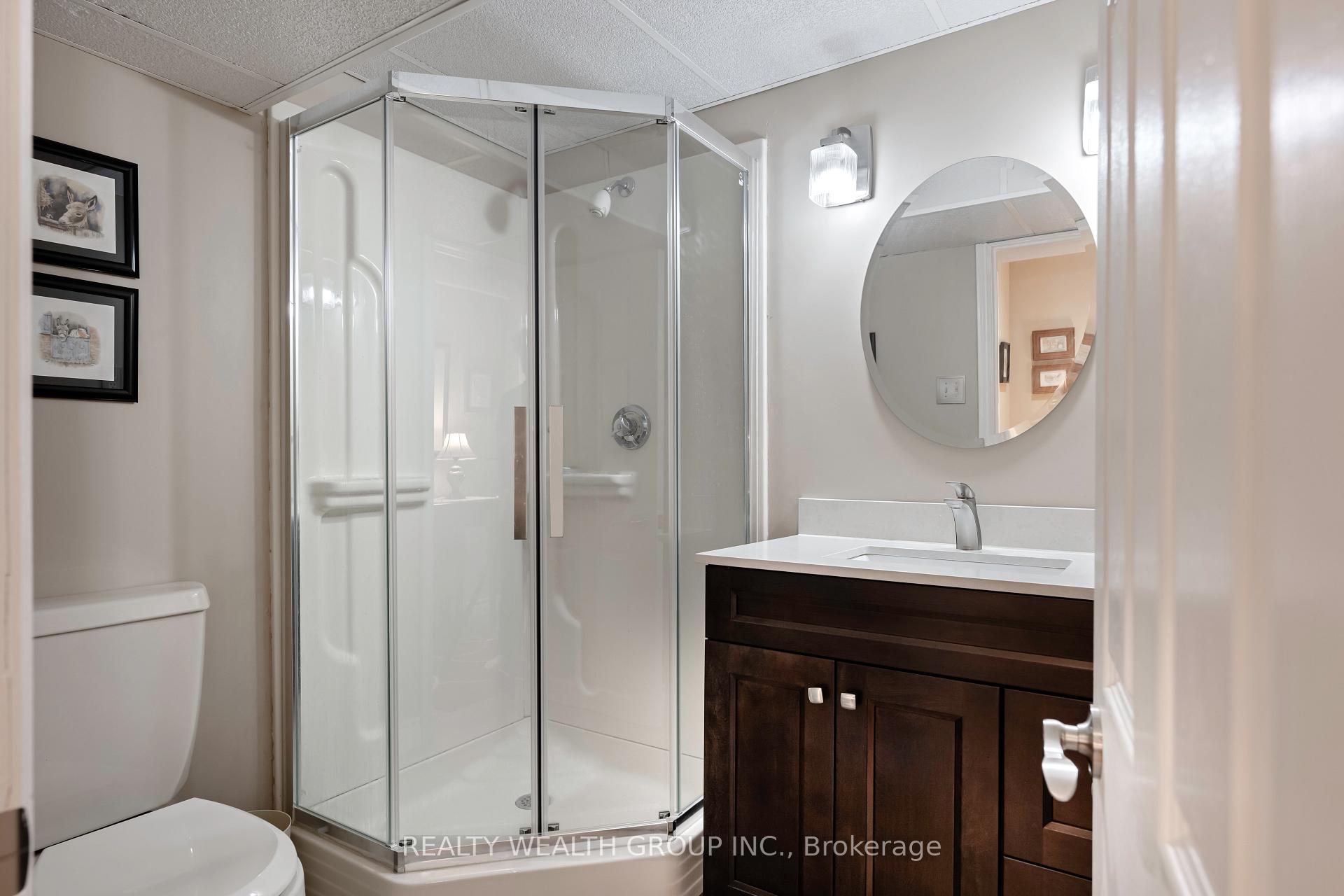 Photo 33 of 86 Alexander Road W, Newmarket, Gorham-College Manor — HOMEH