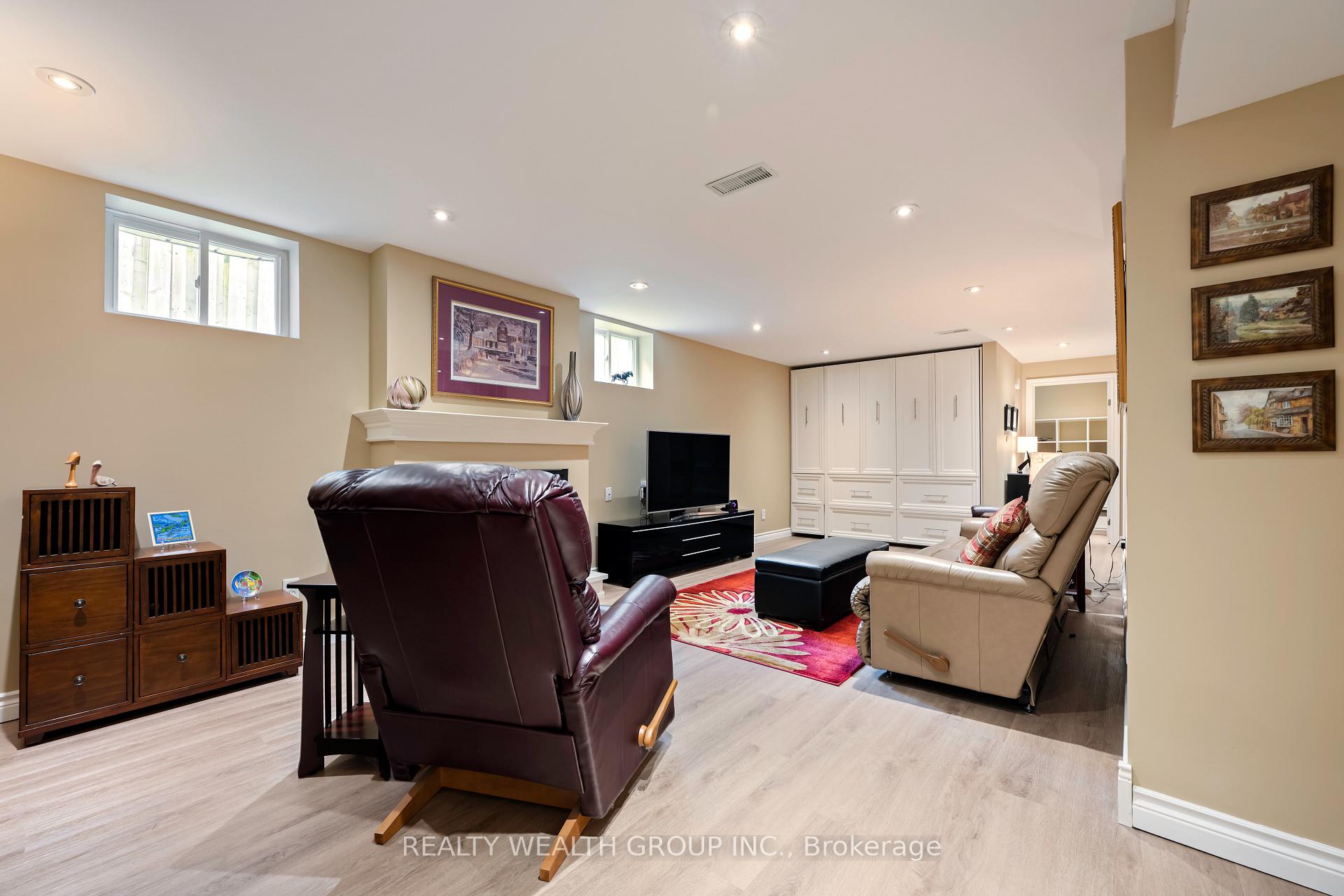 Photo 34 of 86 Alexander Road W, Newmarket, Gorham-College Manor — HOMEH