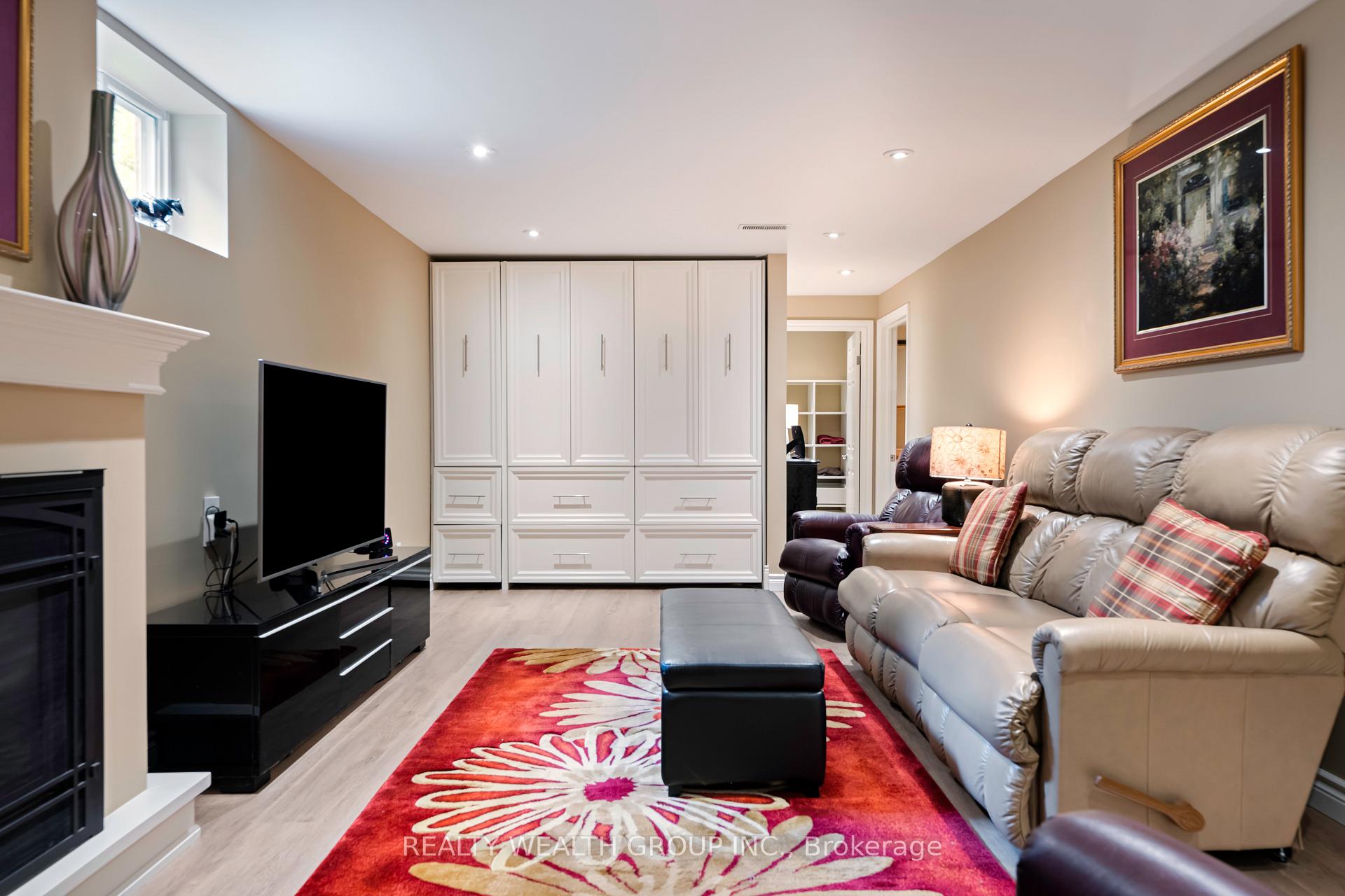 Photo 35 of 86 Alexander Road W, Newmarket, Gorham-College Manor — HOMEH