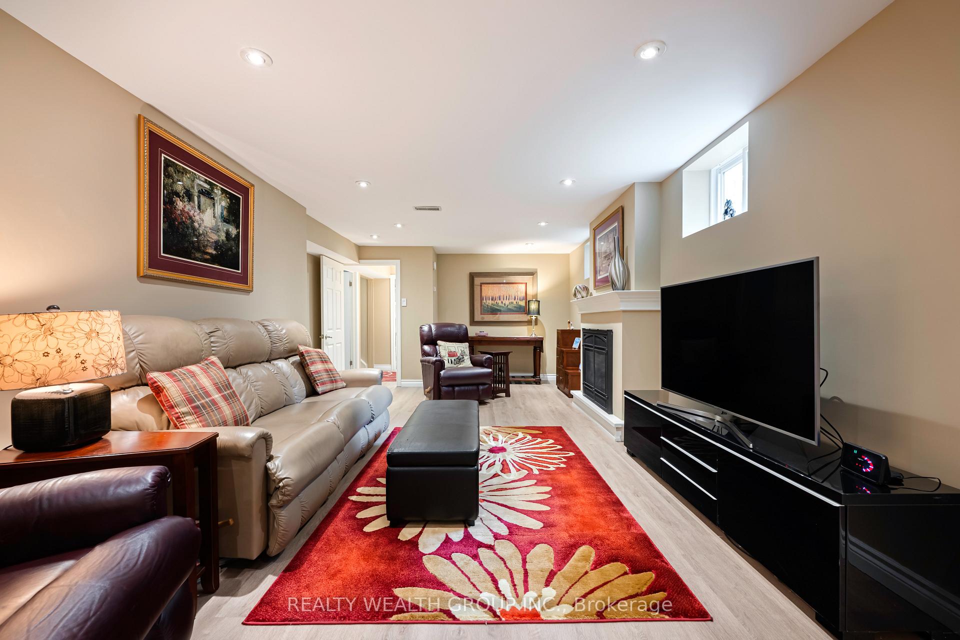 Photo 36 of 86 Alexander Road W, Newmarket, Gorham-College Manor — HOMEH