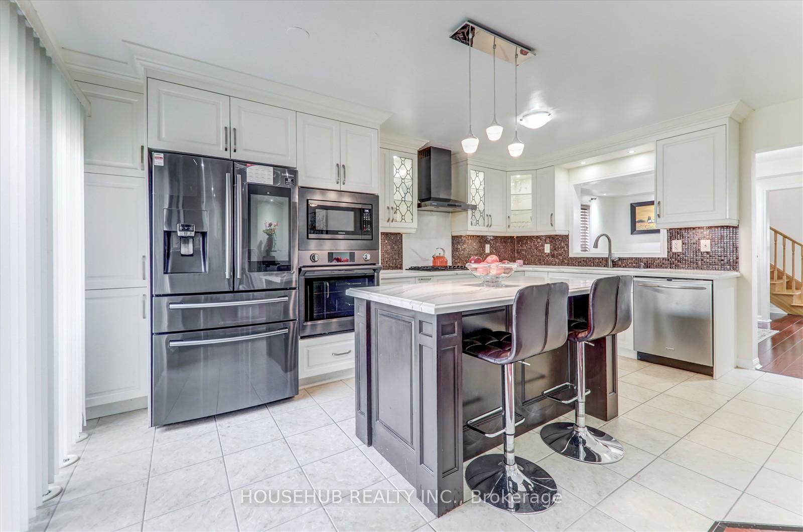 Photo 38 of 697 Ambroise Crescent, Milton, Coates — HOMEH