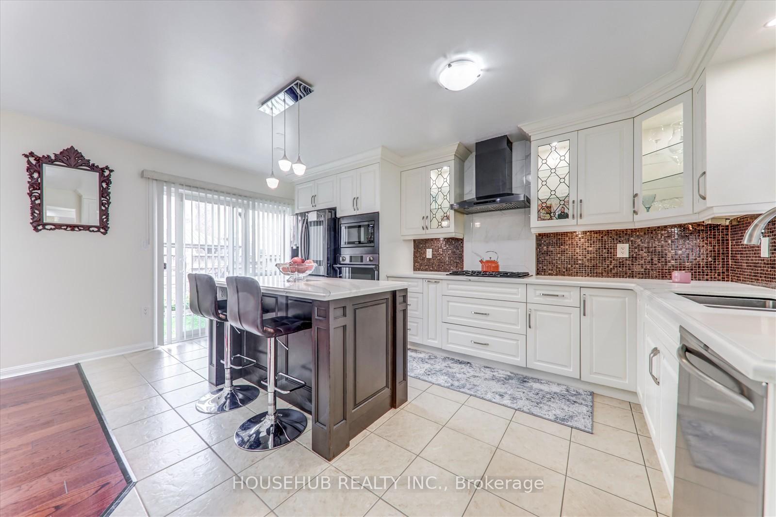 Photo 14 of 697 Ambroise Crescent, Milton, Coates — HOMEH