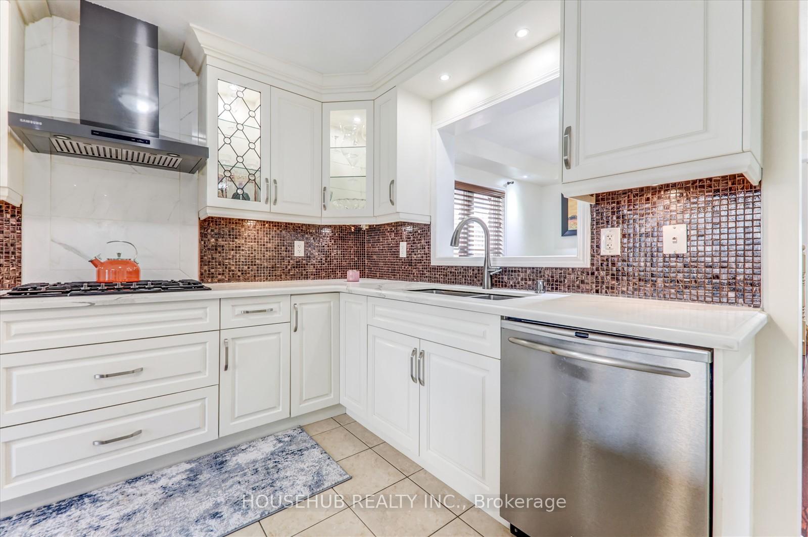 Photo 4 of 697 Ambroise Crescent, Milton, Coates — HOMEH