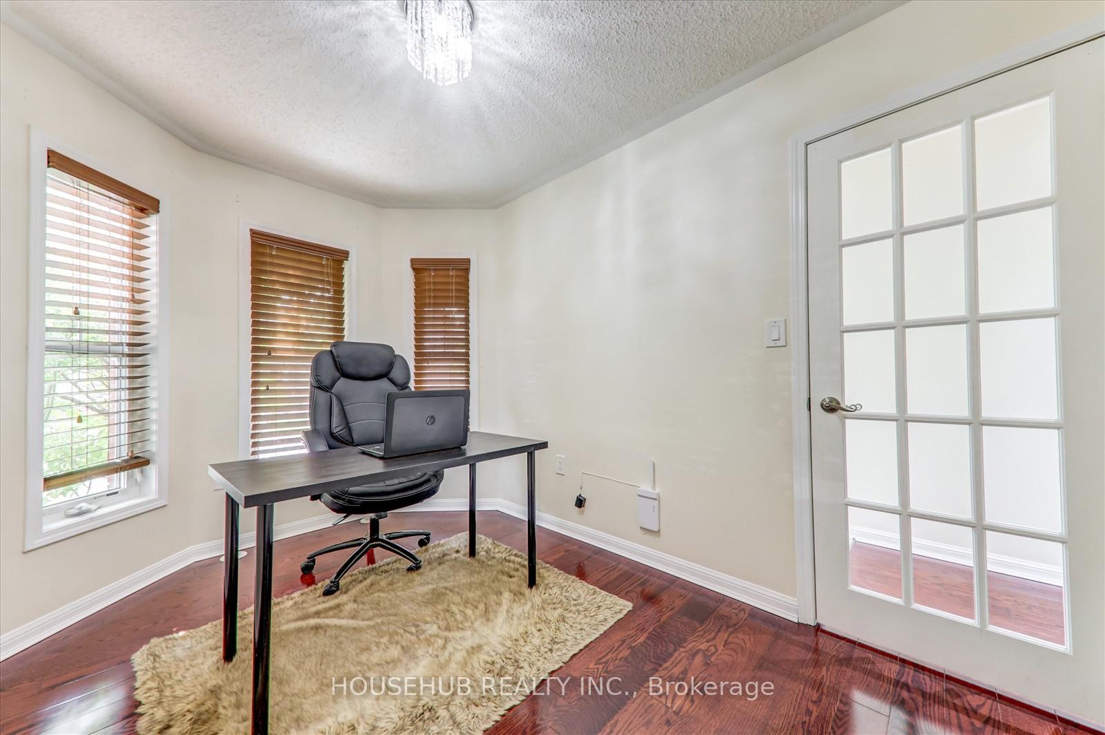 Photo 32 of 697 Ambroise Crescent, Milton, Coates — HOMEH