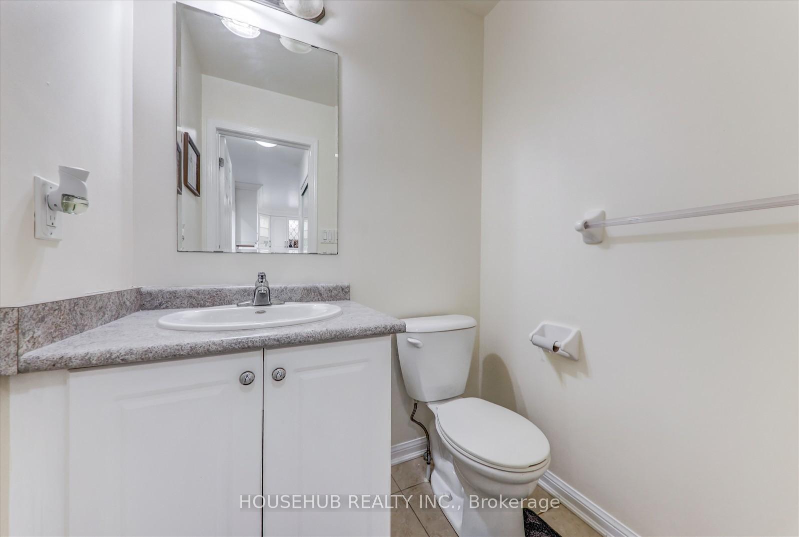 Photo 33 of 697 Ambroise Crescent, Milton, Coates — HOMEH