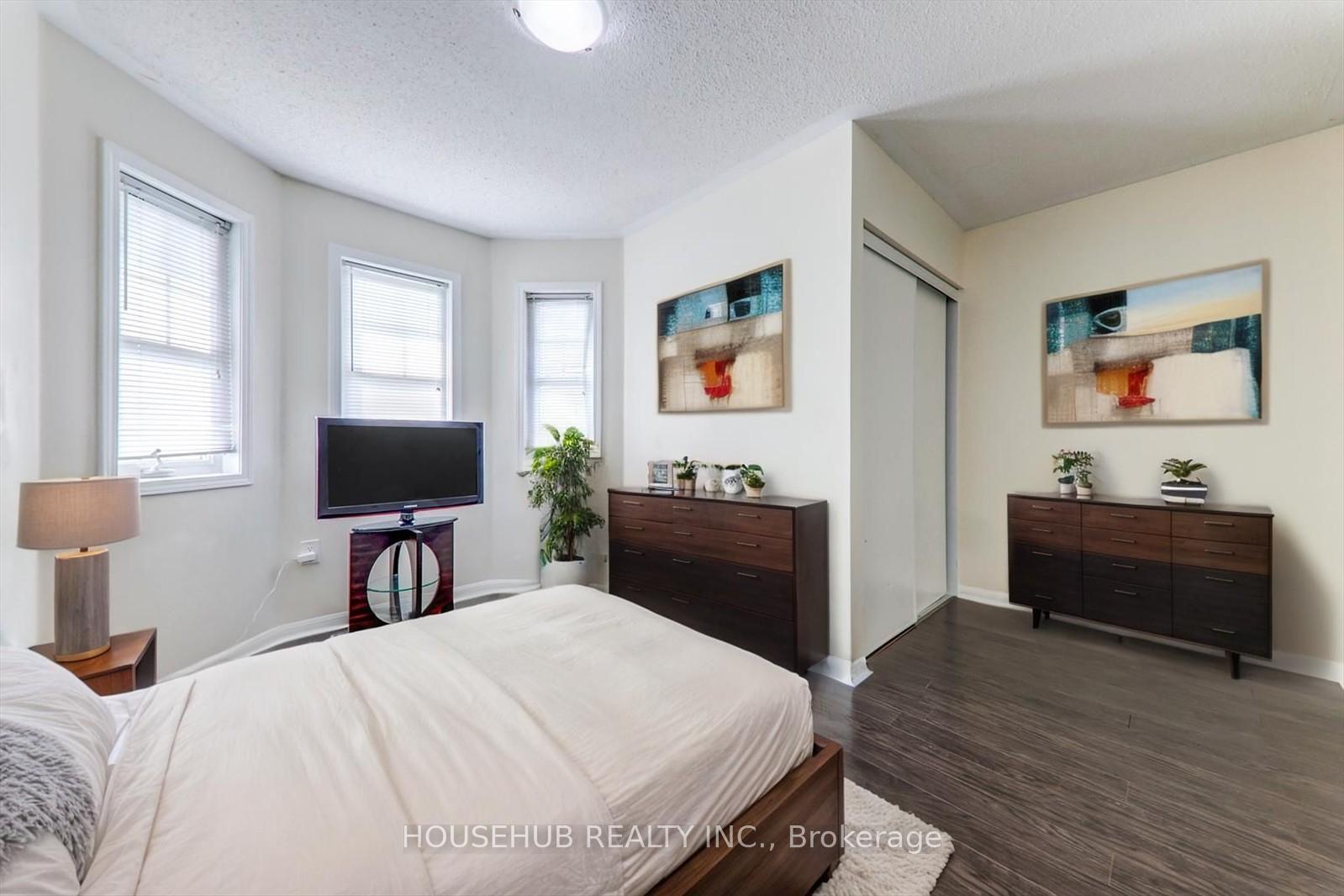 Photo 28 of 697 Ambroise Crescent, Milton, Coates — HOMEH
