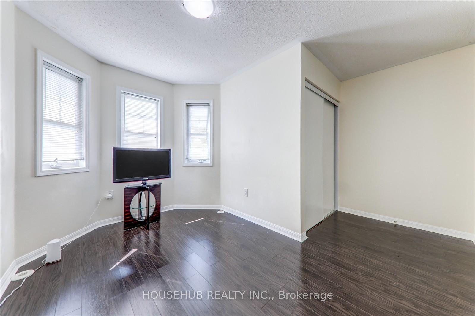 Photo 10 of 697 Ambroise Crescent, Milton, Coates — HOMEH