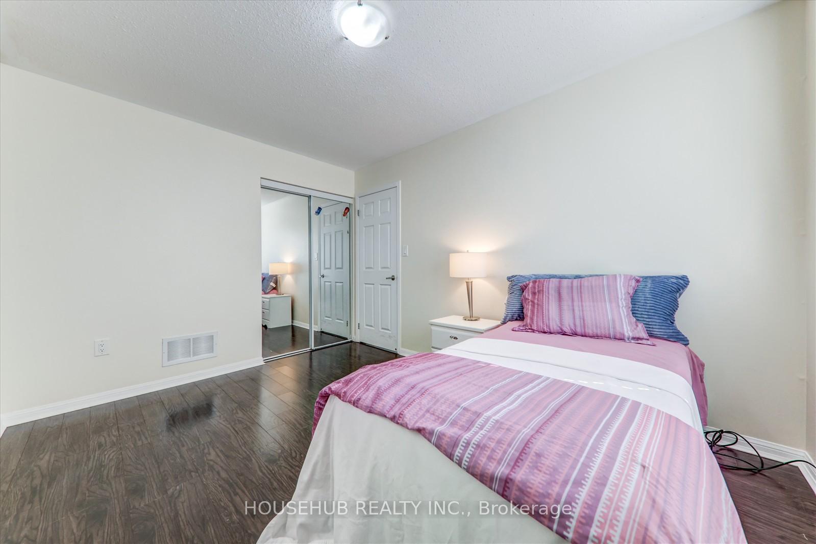 Photo 23 of 697 Ambroise Crescent, Milton, Coates — HOMEH