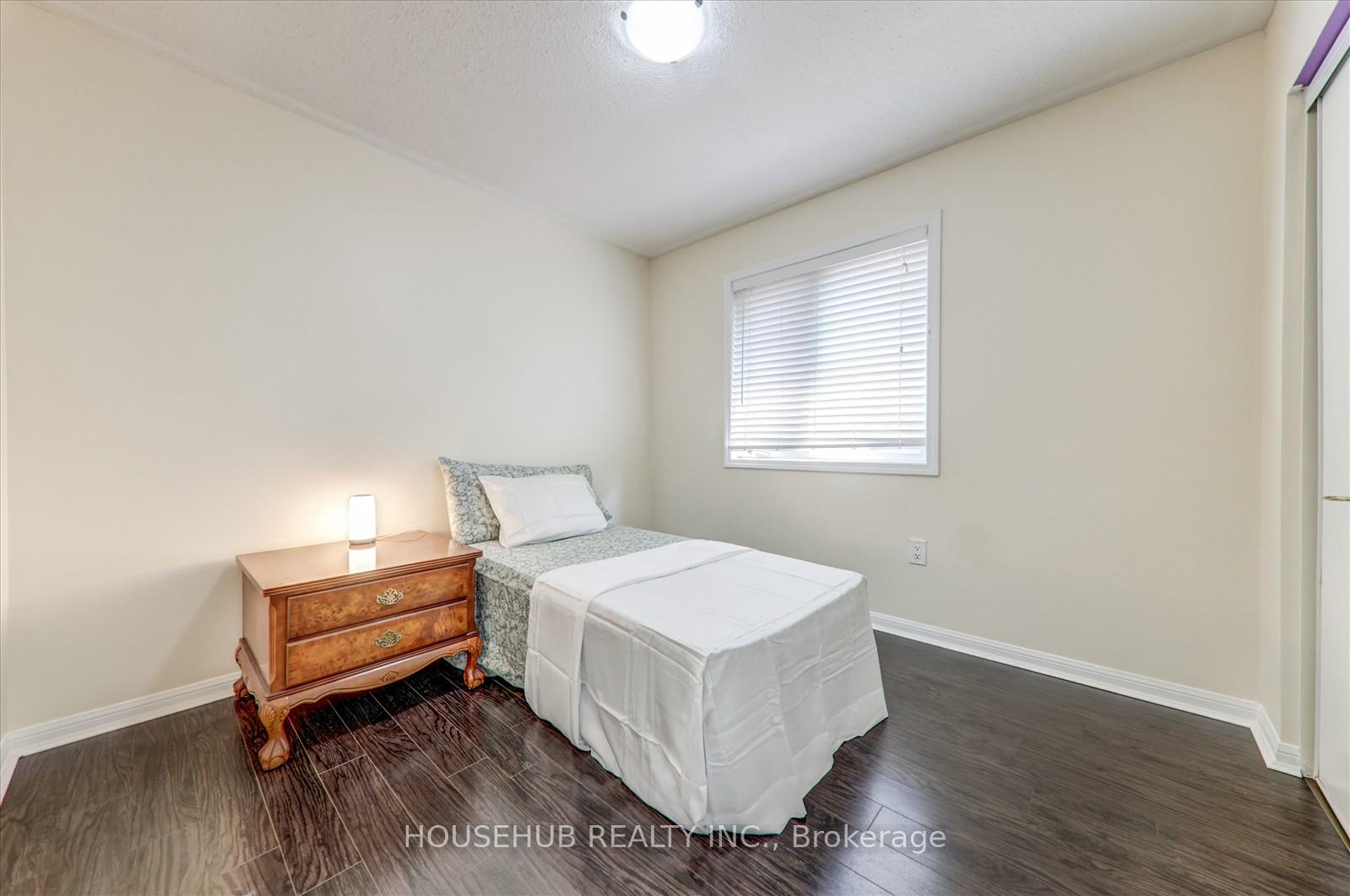 Photo 24 of 697 Ambroise Crescent, Milton, Coates — HOMEH