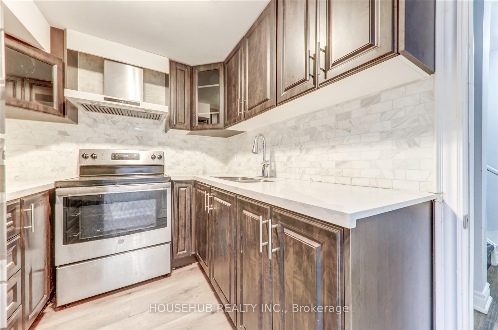 Photo 29 of 697 Ambroise Crescent, Milton, Coates — HOMEH