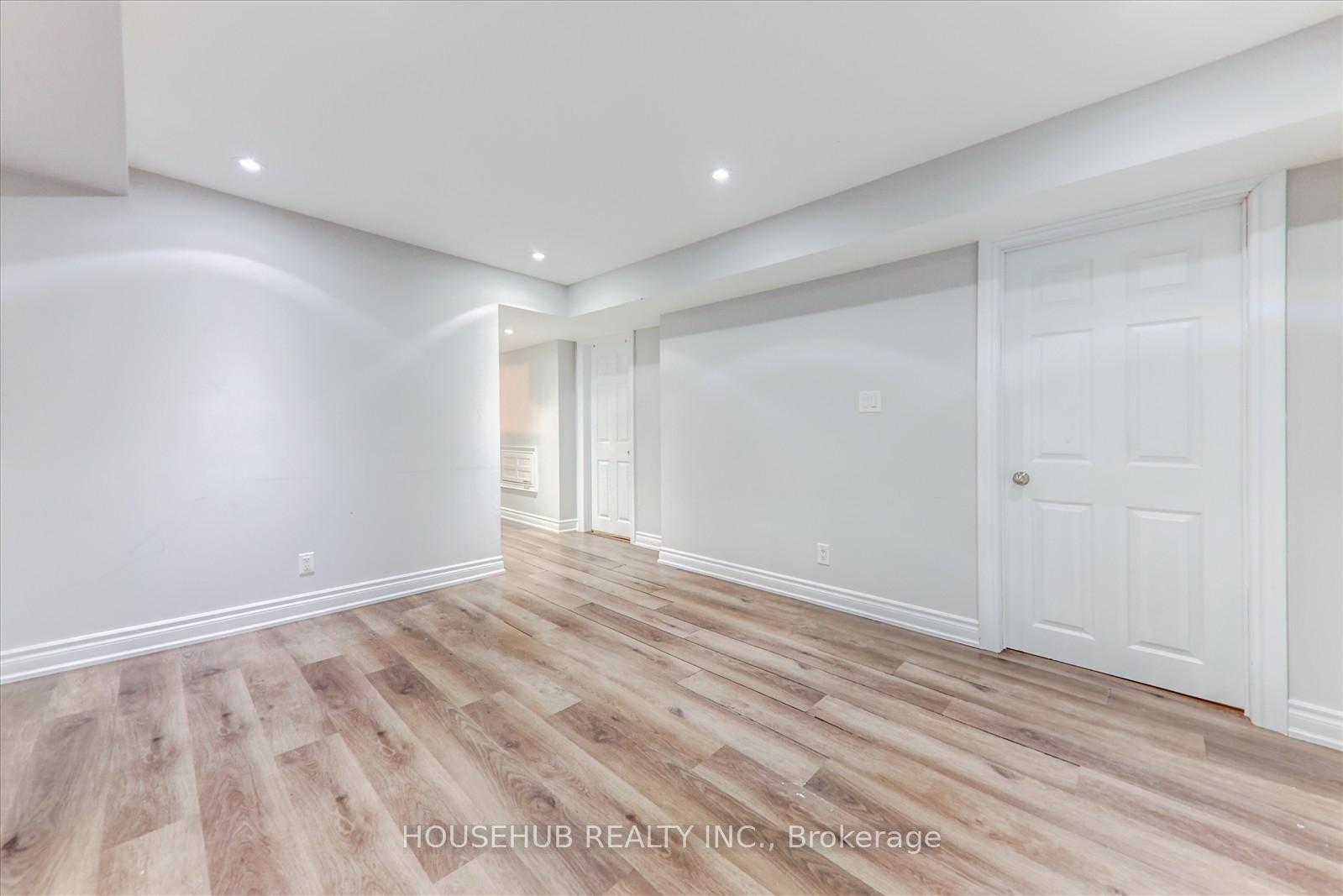 Photo 16 of 697 Ambroise Crescent, Milton, Coates — HOMEH