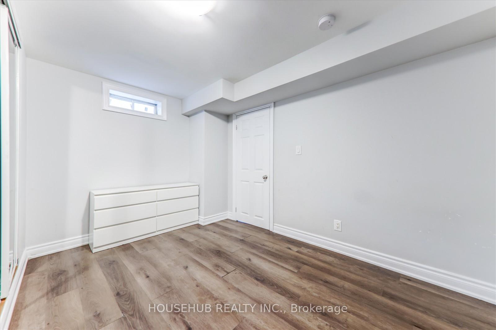 Photo 12 of 697 Ambroise Crescent, Milton, Coates — HOMEH