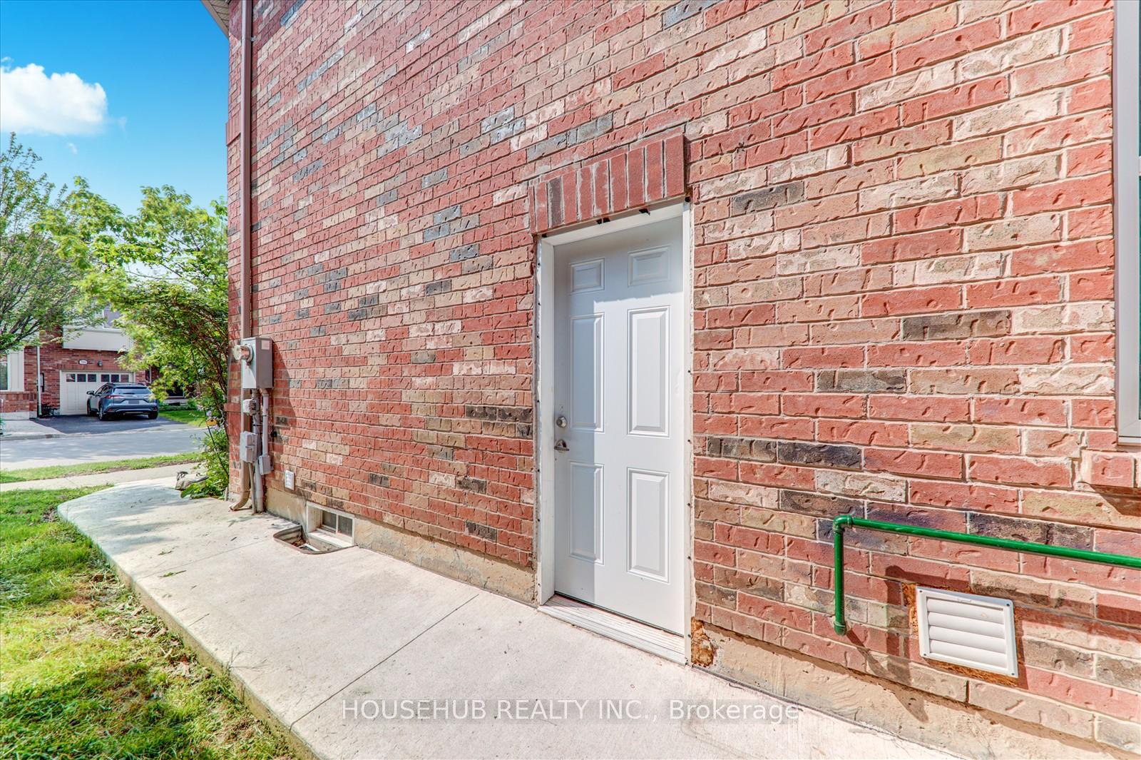 Photo 13 of 697 Ambroise Crescent, Milton, Coates — HOMEH