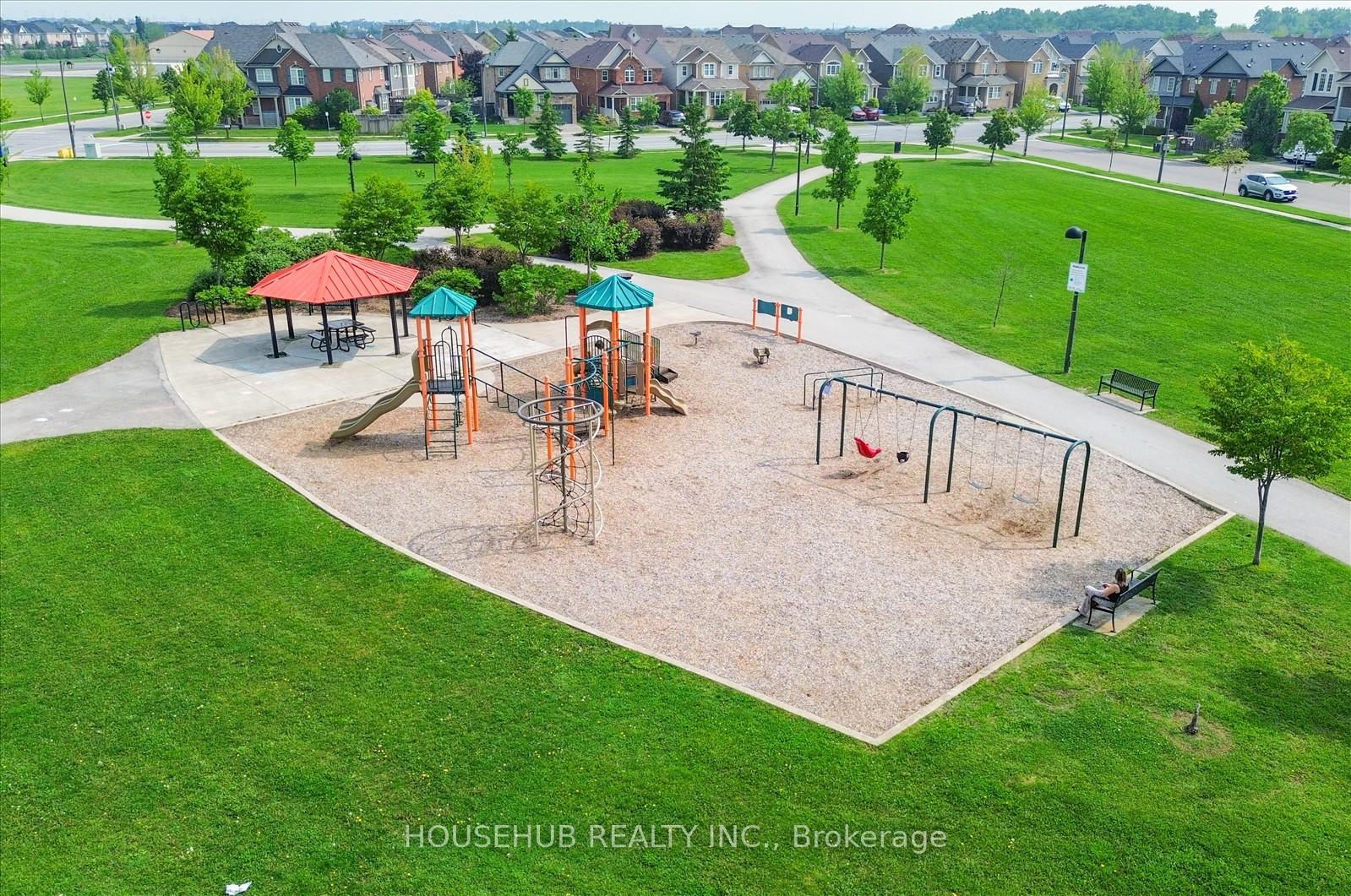 Photo 19 of 697 Ambroise Crescent, Milton, Coates — HOMEH