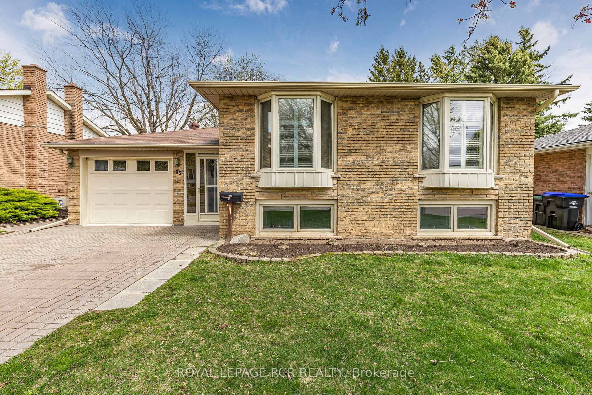 Photo 3 of 43 Mitchell Avenue, New Tecumseth, Alliston — HOMEH