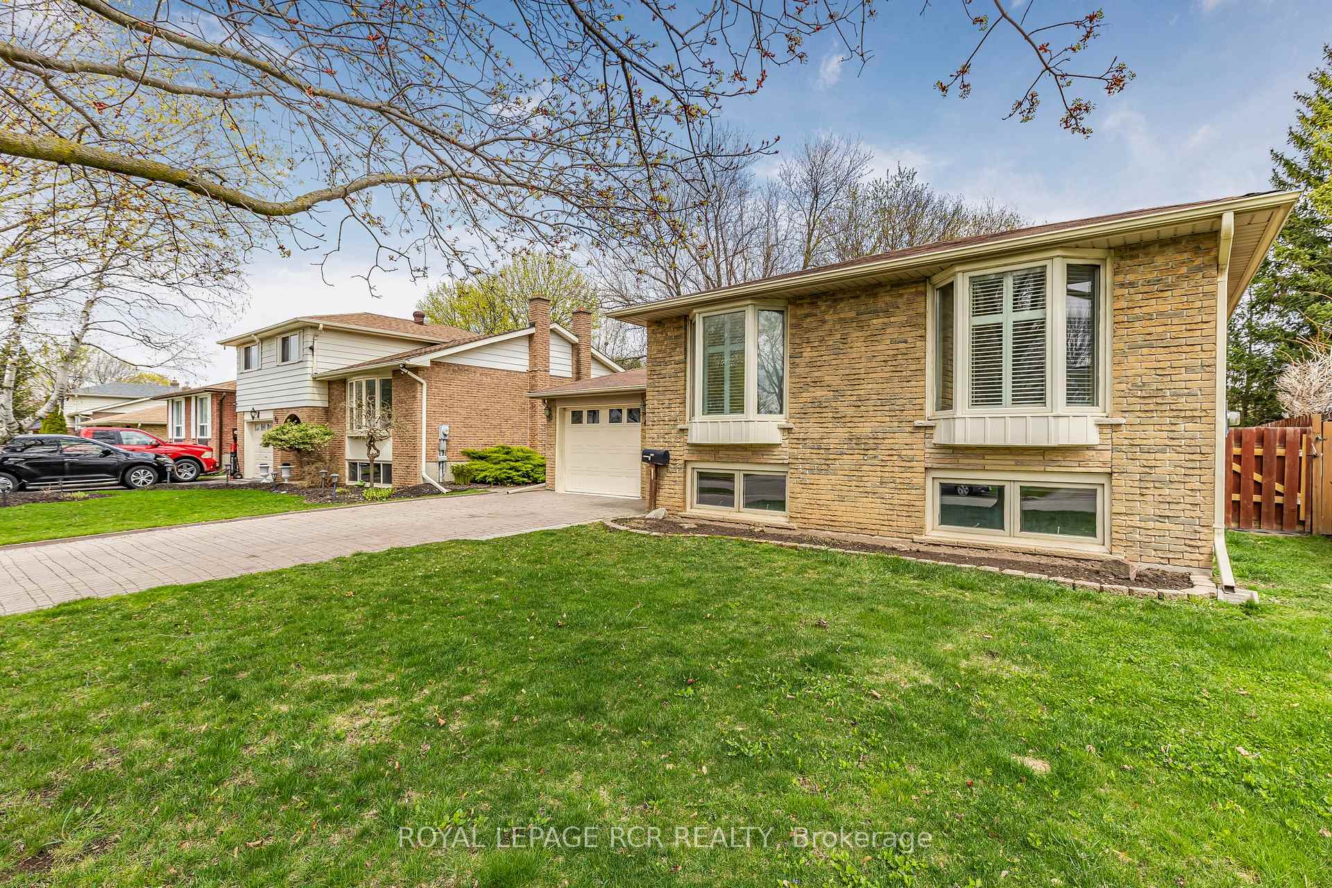 Photo 4 of 43 Mitchell Avenue, New Tecumseth, Alliston — HOMEH