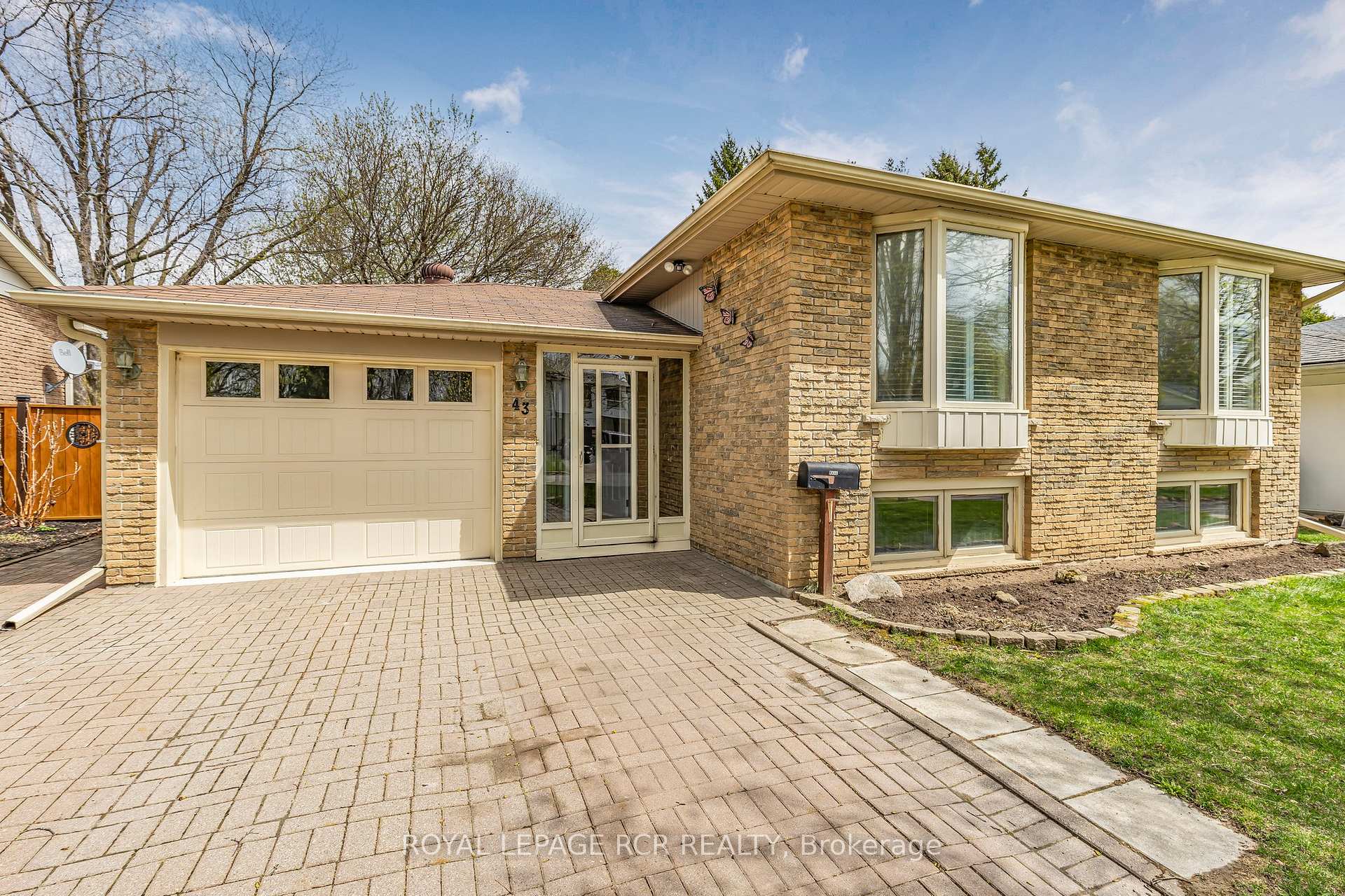 Photo 5 of 43 Mitchell Avenue, New Tecumseth, Alliston — HOMEH