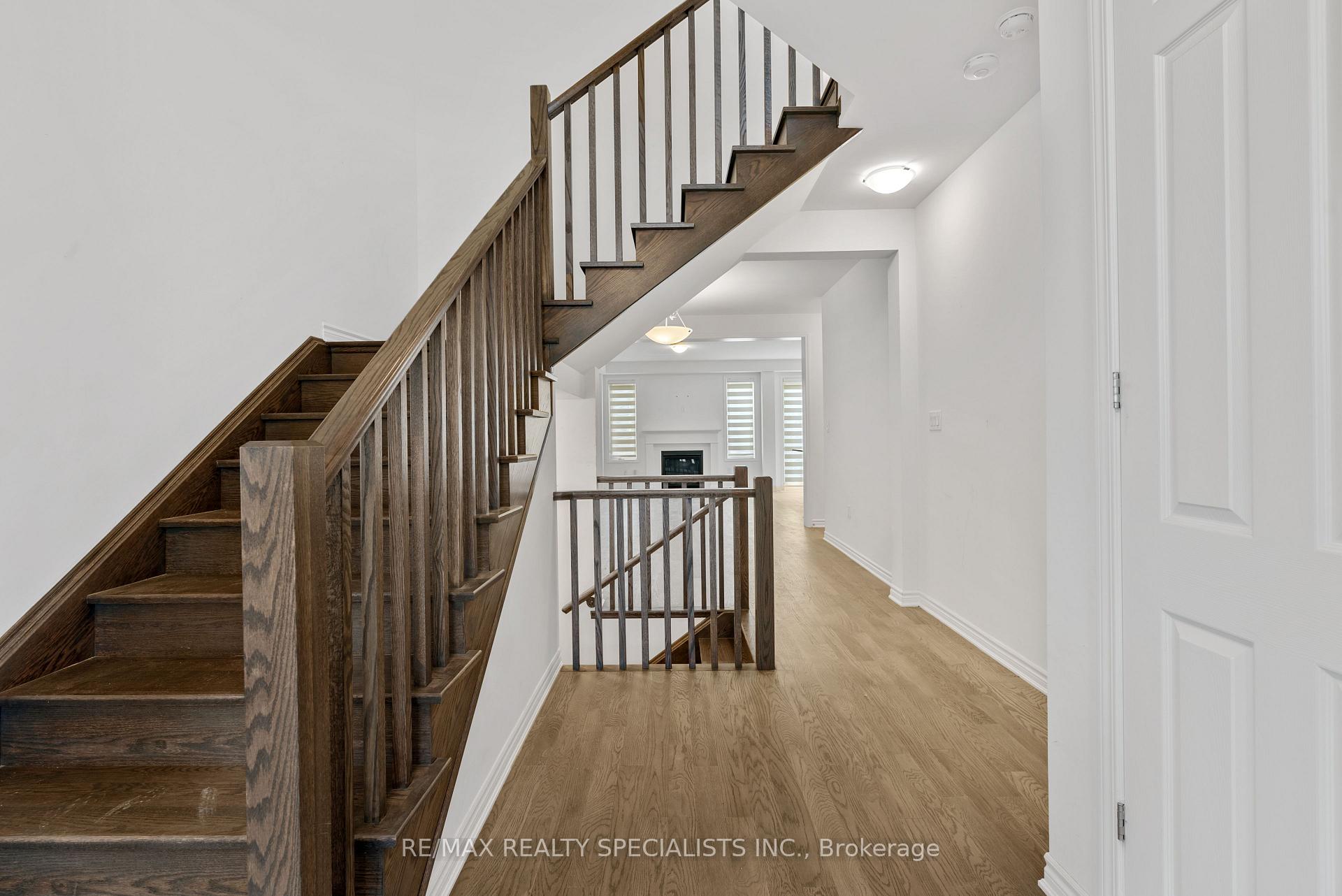 Photo 7 of 1689 Whitlock Avenue, Milton, Bowes — HOMEH