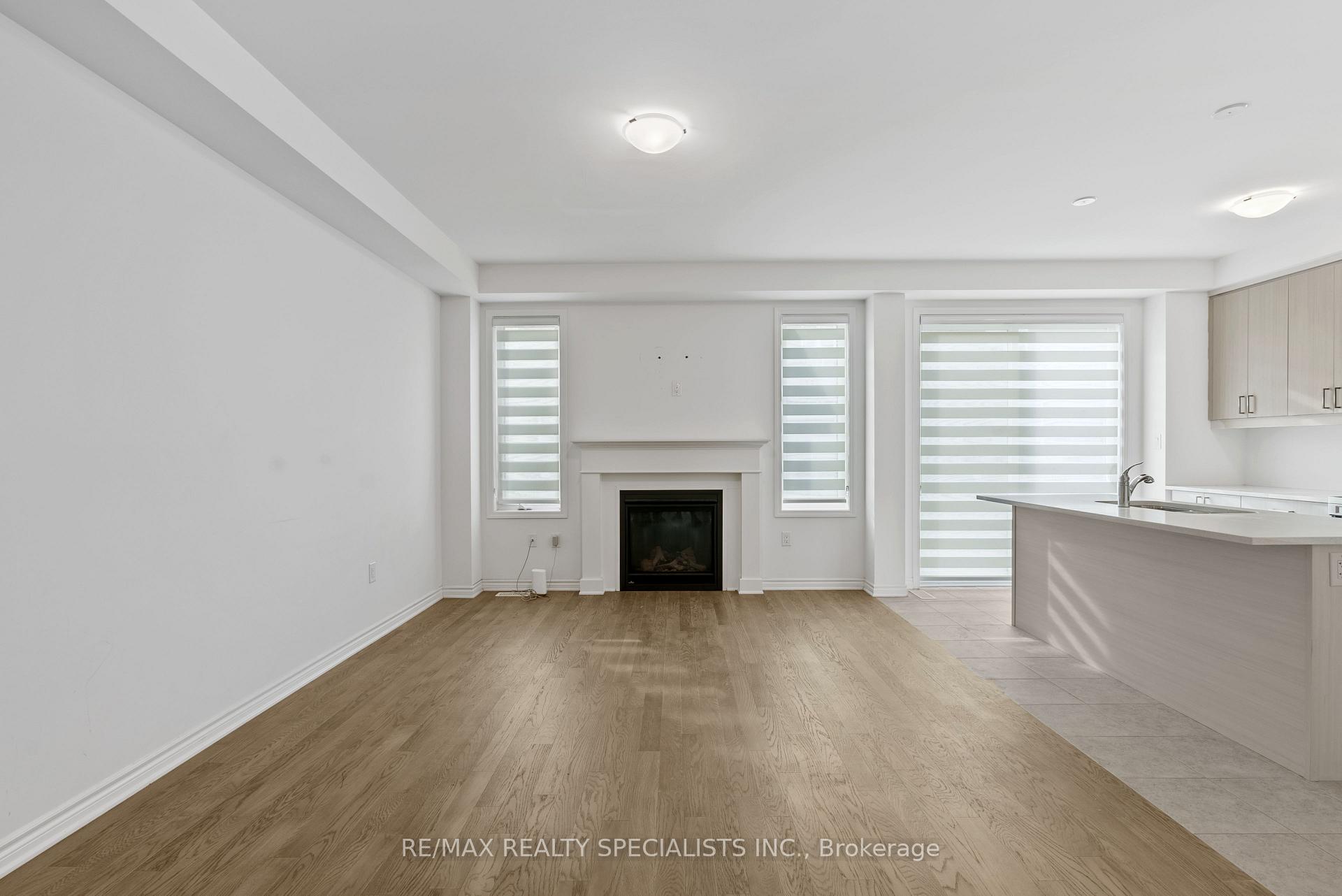 Photo 13 of 1689 Whitlock Avenue, Milton, Bowes — HOMEH