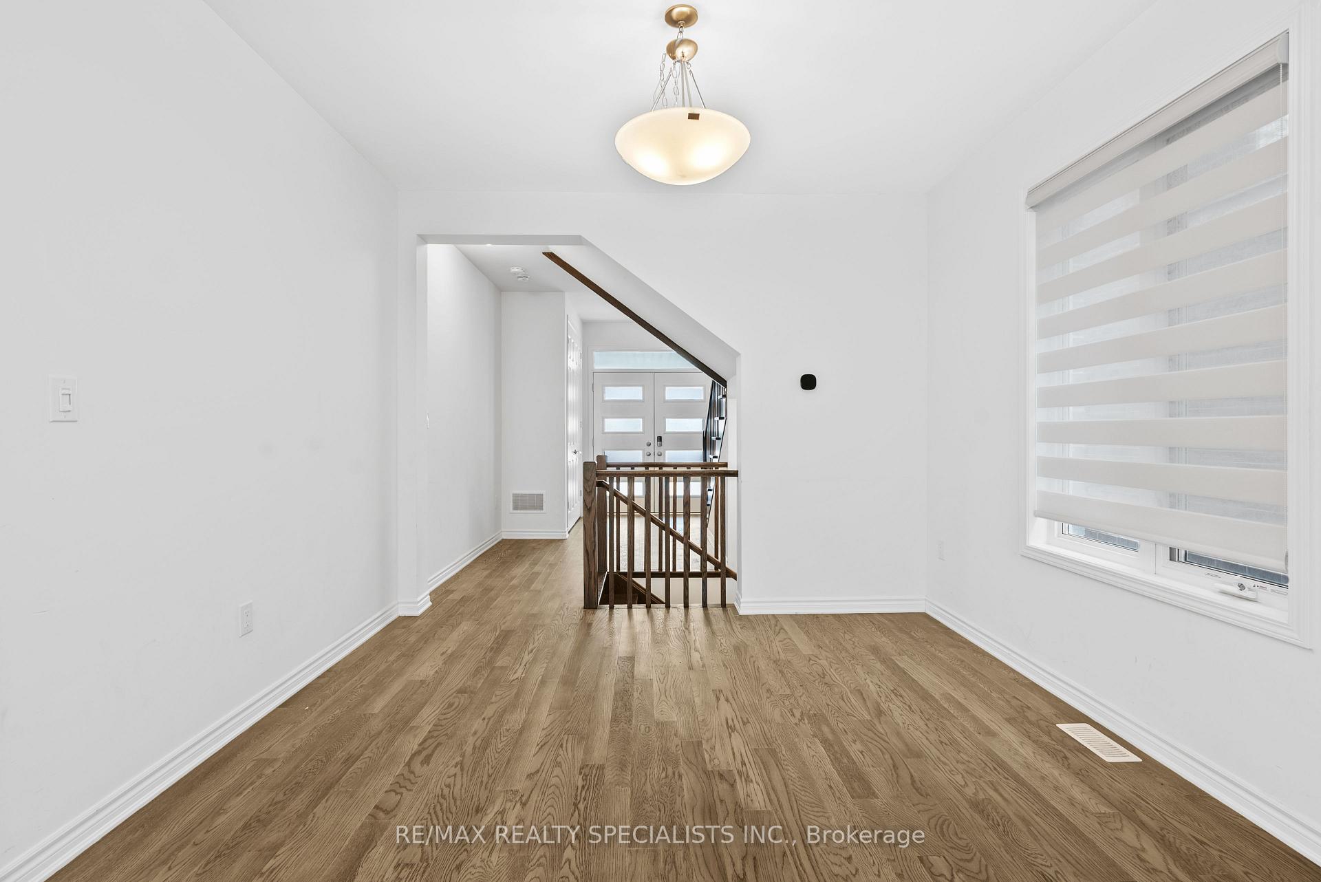 Photo 11 of 1689 Whitlock Avenue, Milton, Bowes — HOMEH