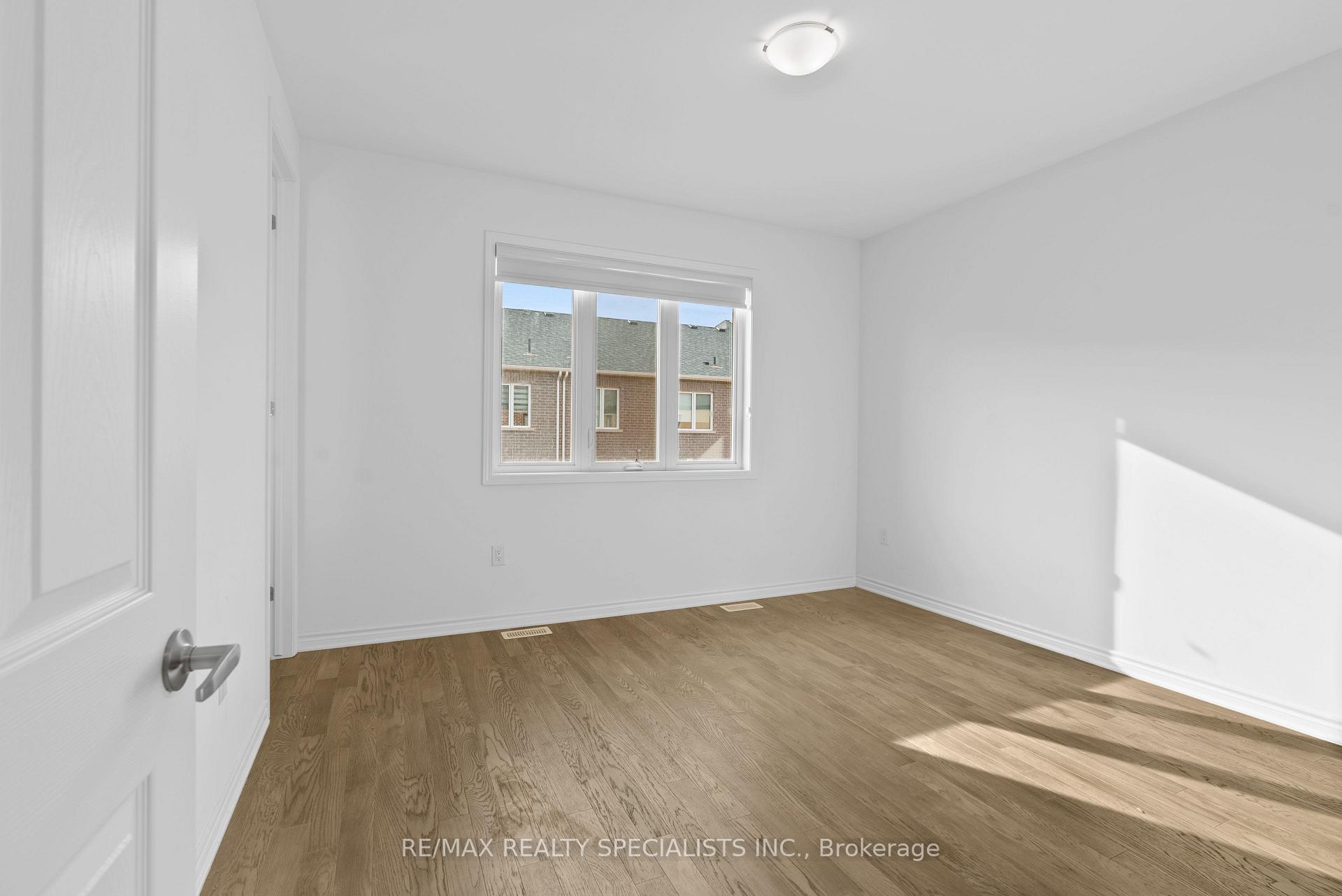 Photo 12 of 1689 Whitlock Avenue, Milton, Bowes — HOMEH