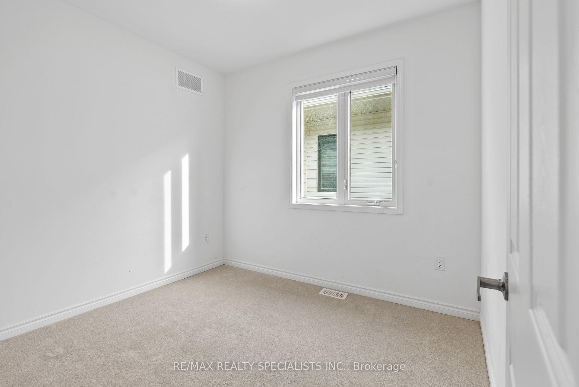 Photo 14 of 1689 Whitlock Avenue, Milton, Bowes — HOMEH