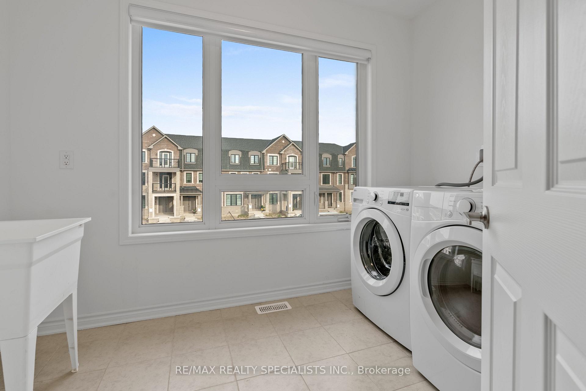 Photo 21 of 1689 Whitlock Avenue, Milton, Bowes — HOMEH