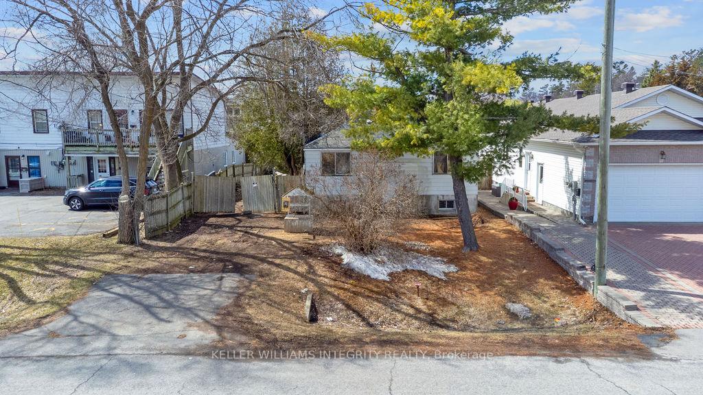 Front of 924 Beauchamp Avenue