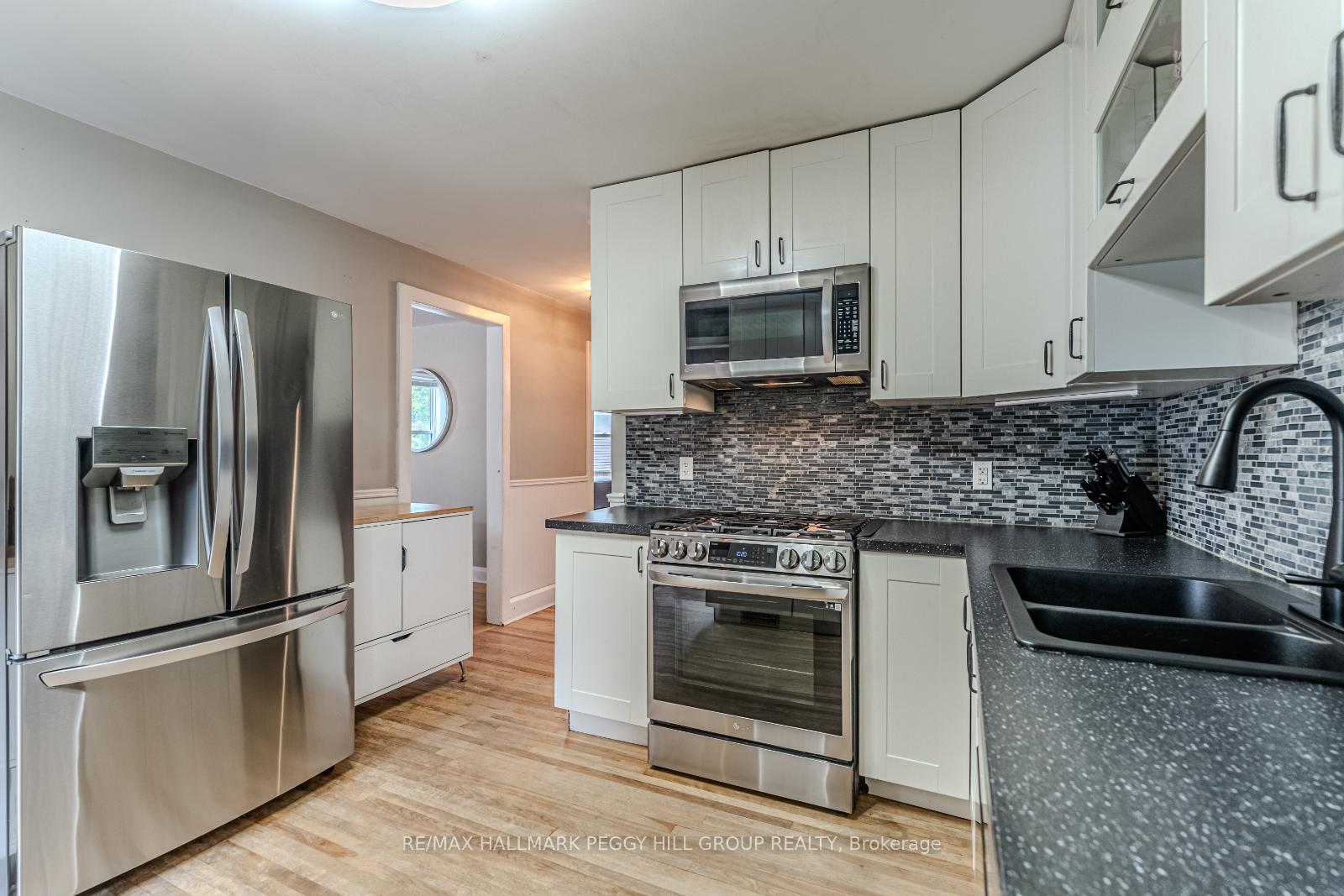 Photo 2 of 142 Dufferin Street, Orillia — HOMEH