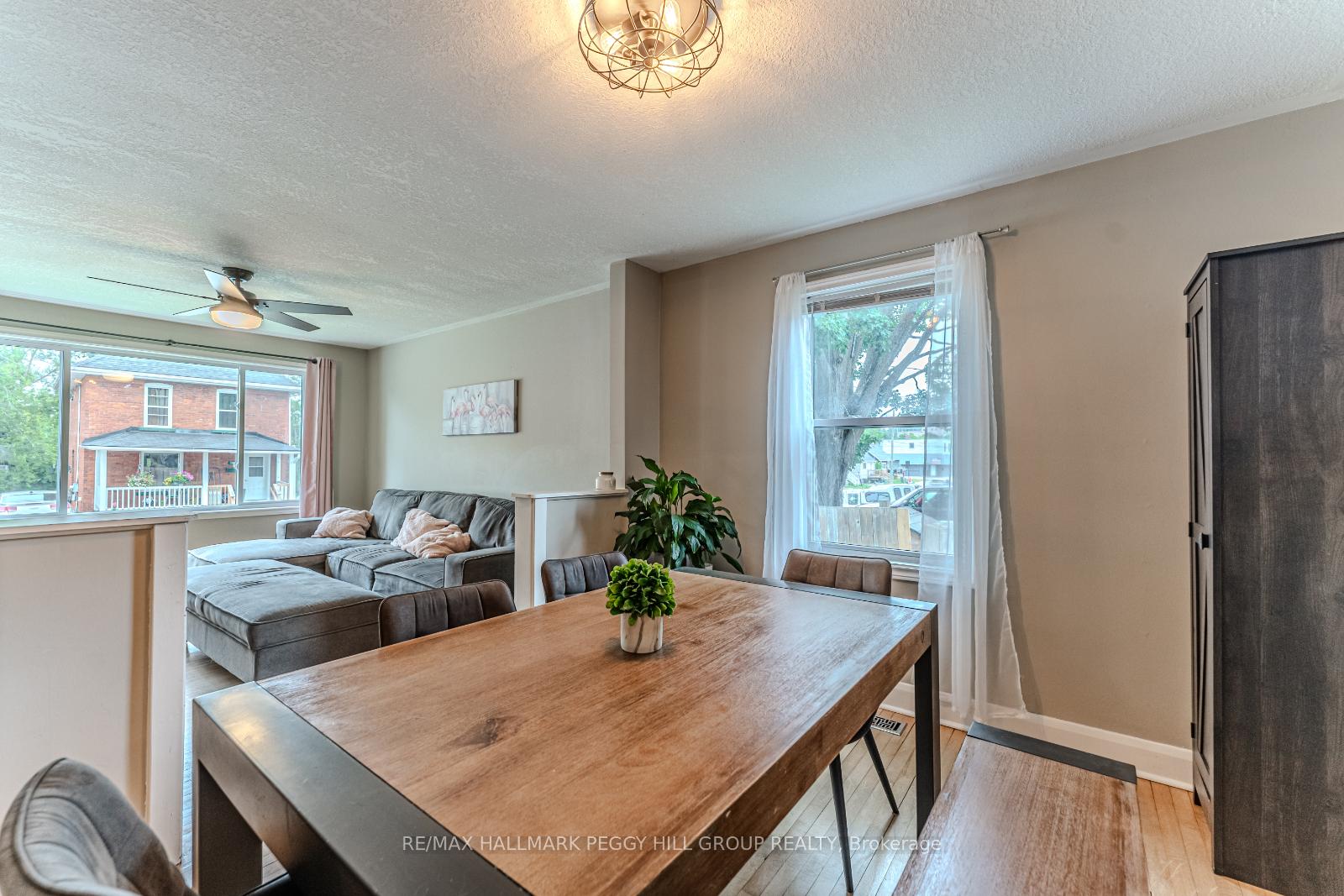 Photo 3 of 142 Dufferin Street, Orillia — HOMEH